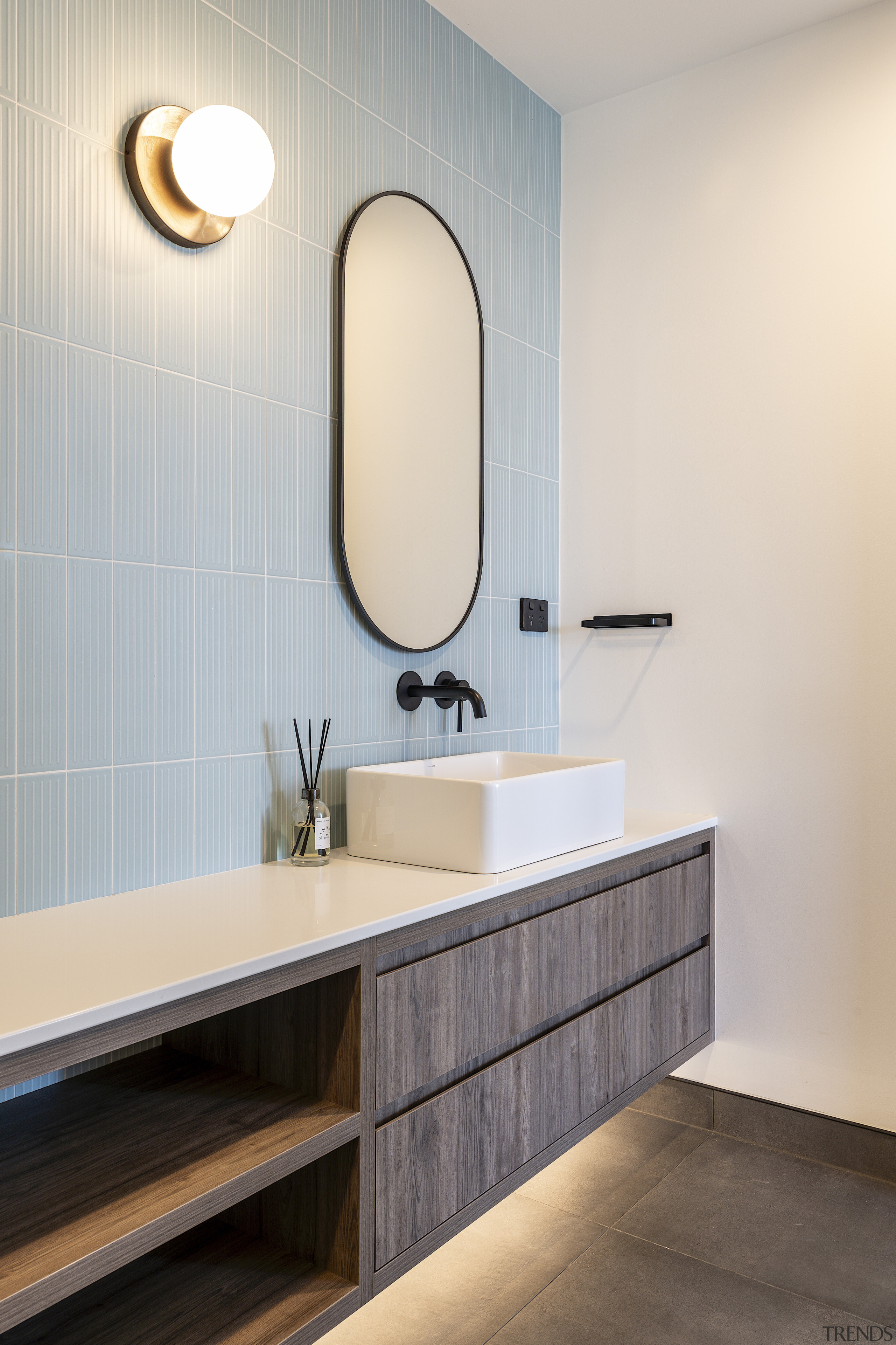 Bathroom. - Into the blue - 