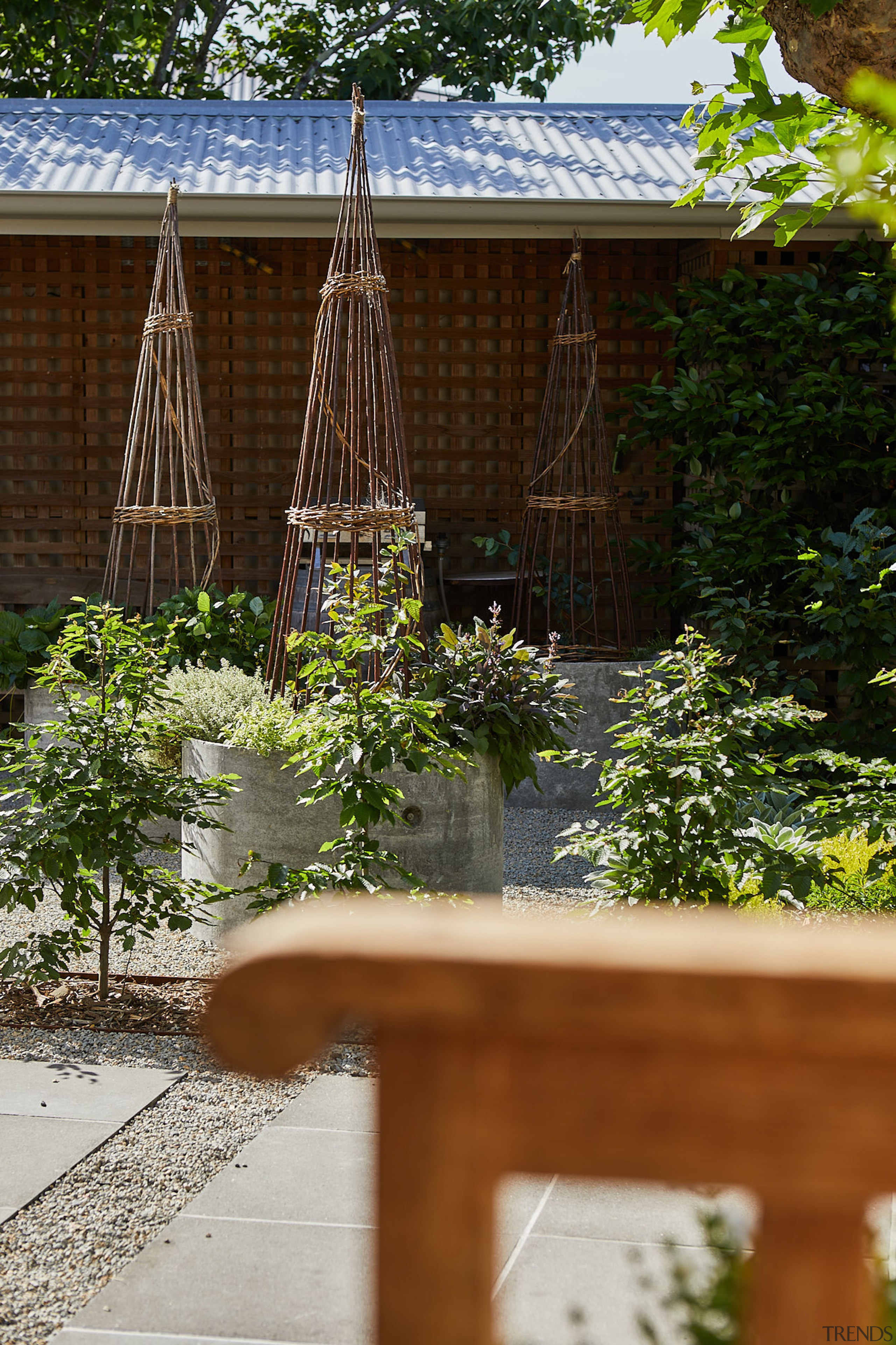 Climbing towers and lattices with make the garden 