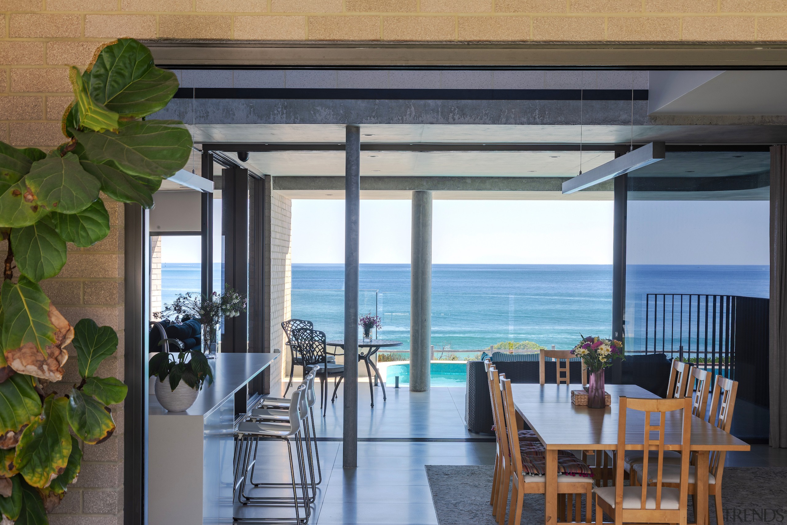 Kitchen and dining with seascape. - Sculpted by 