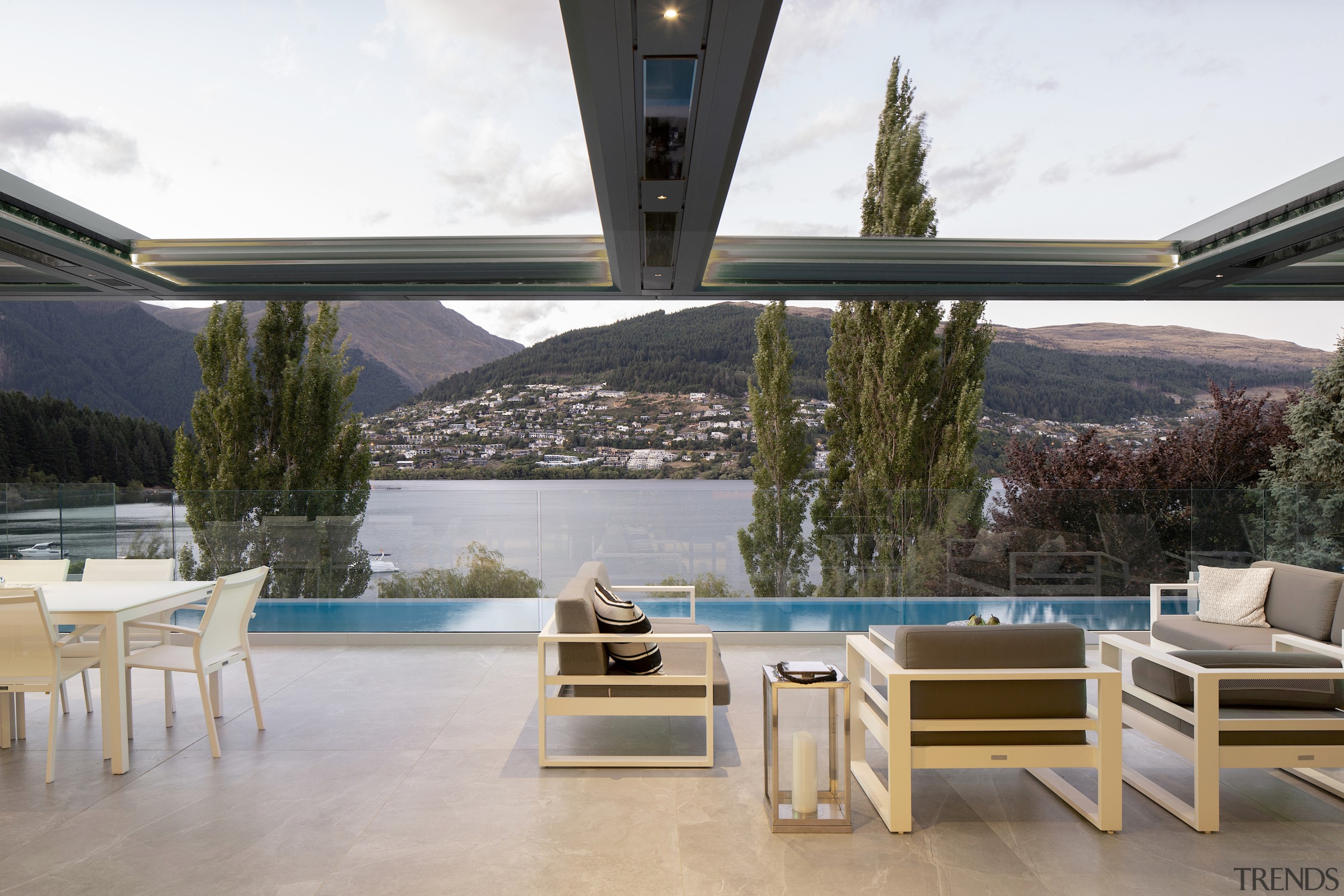 Mid-level deck. Photography by Marina Mathews. 