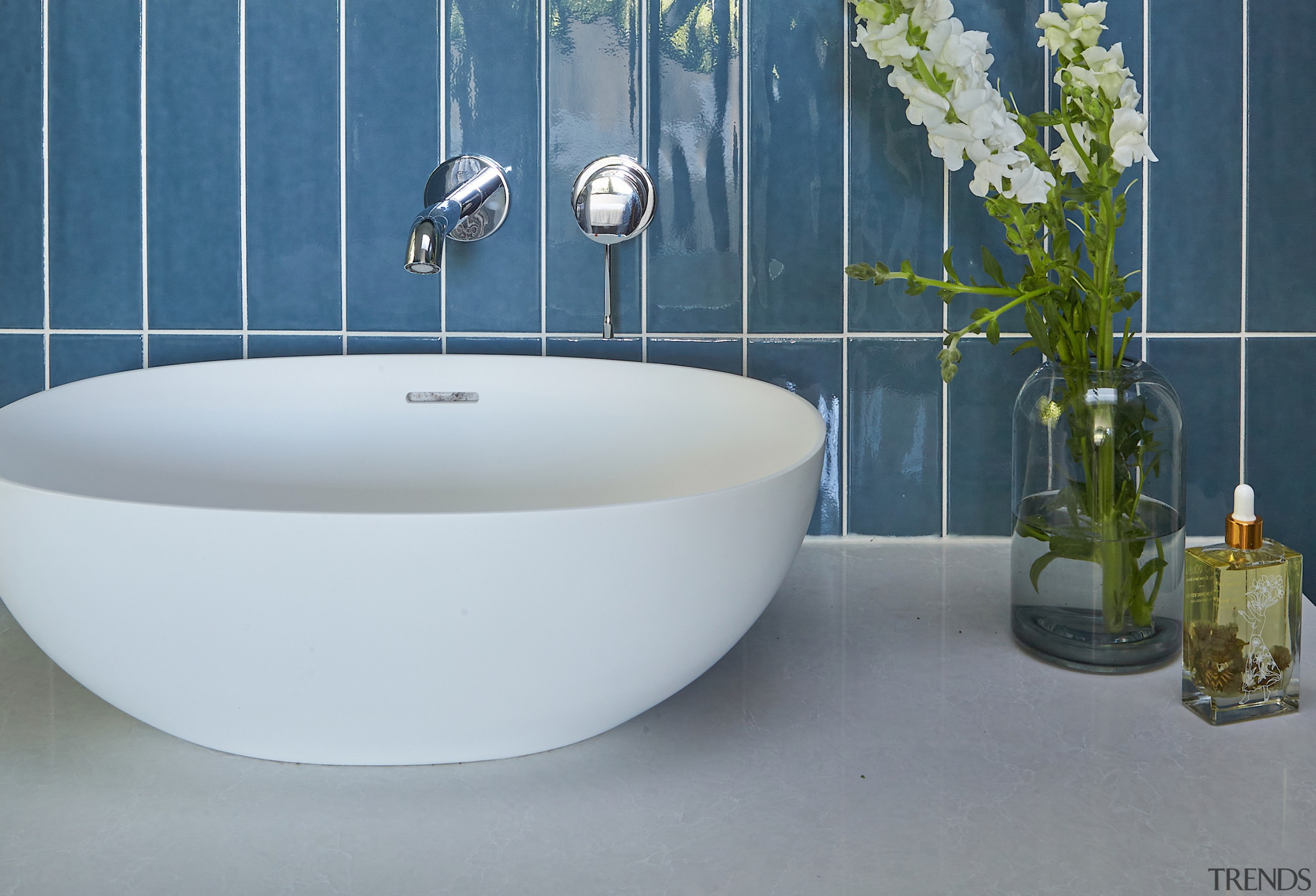 A slender benchtop and tabletop basin evoke a 