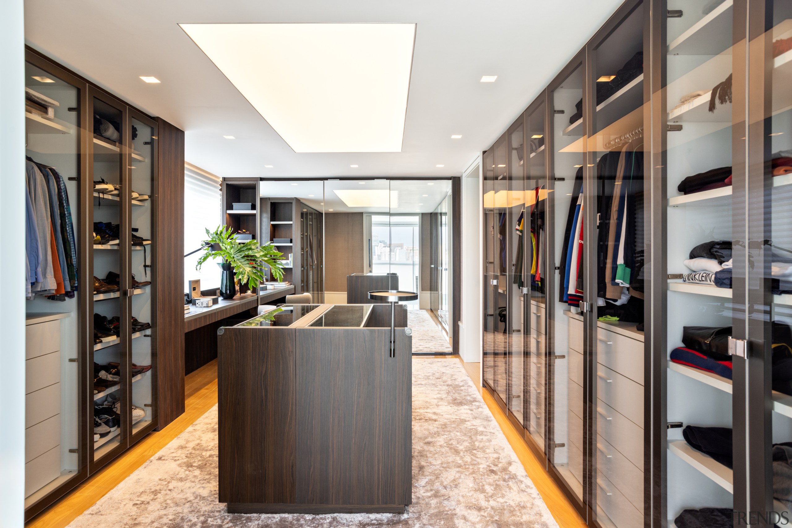 His dressing room. - The suite life - 