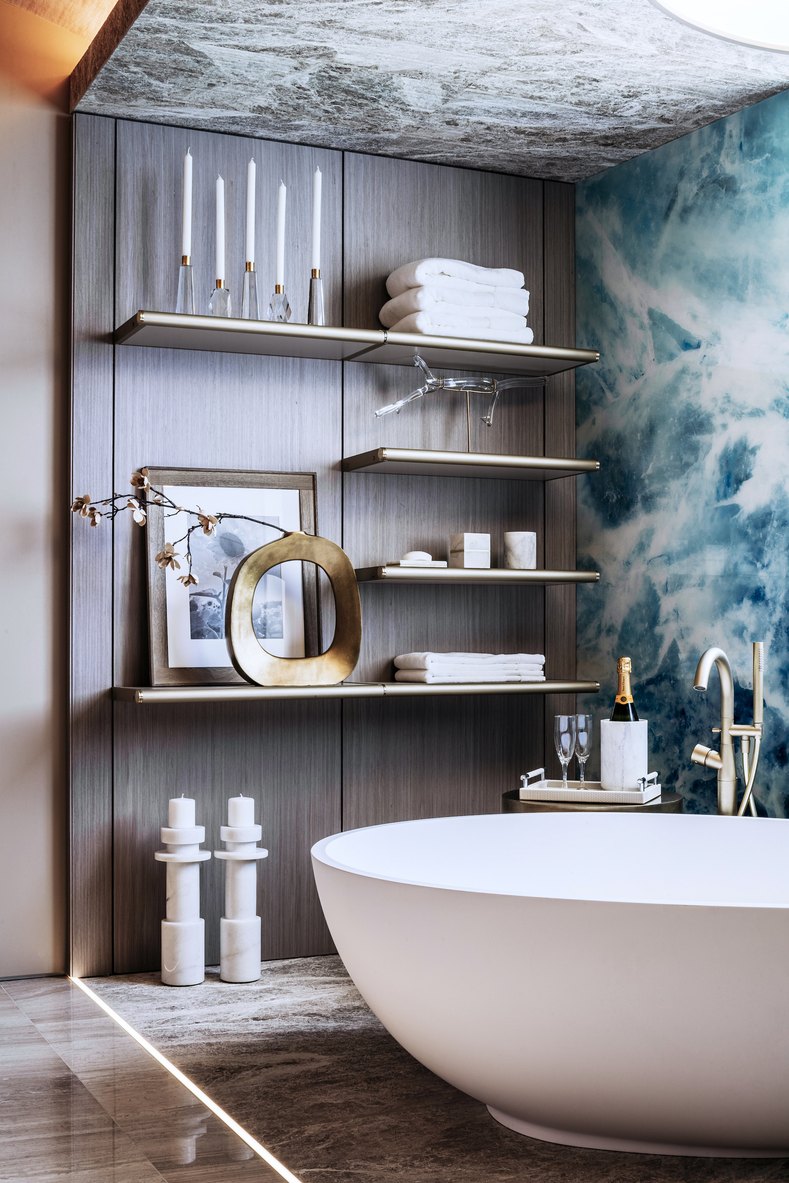 The designers separated the wet area with a 