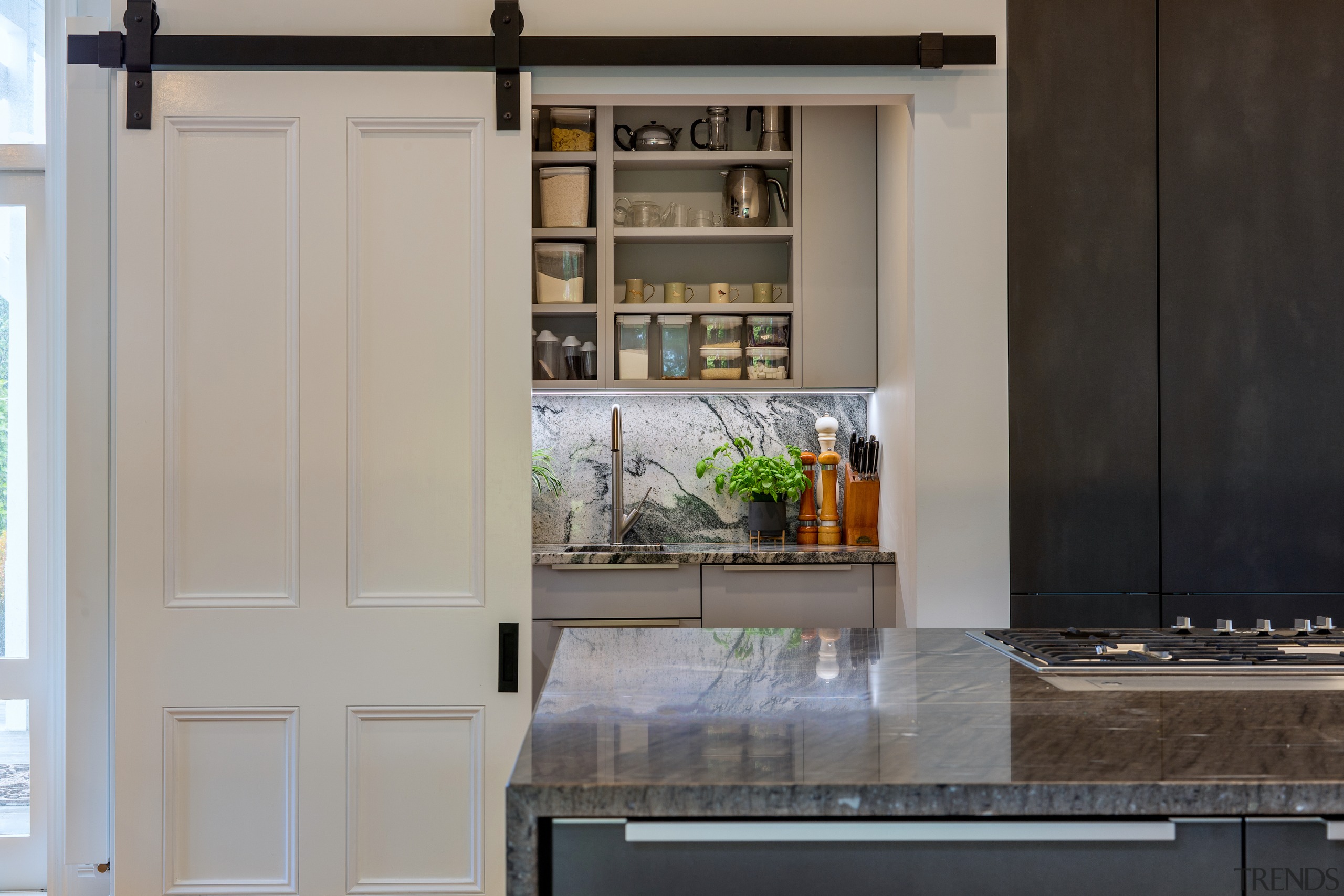 Two different smooth granites feature on the benchtops 