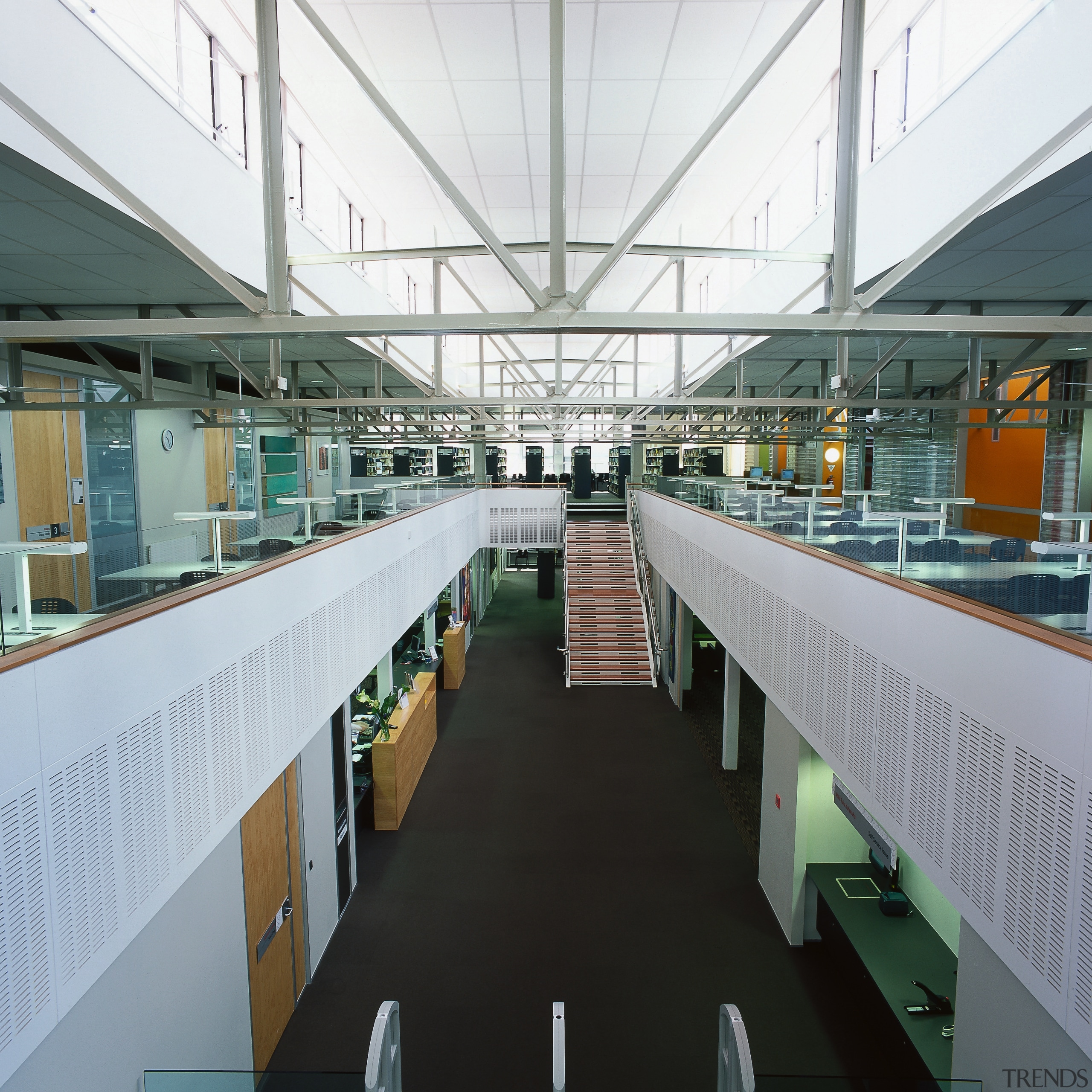 A view of the two levels in the architecture, daylighting, metropolitan area, office, white, gray