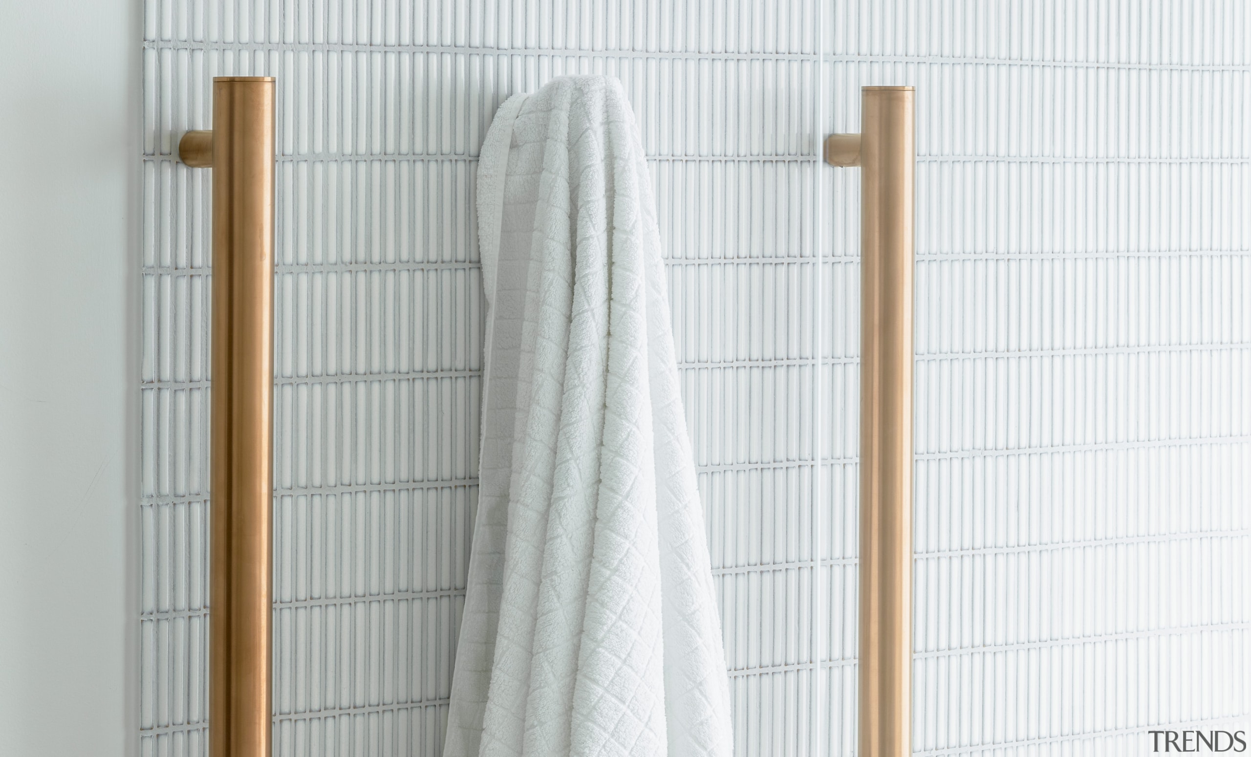 Vertical towel rails in reflection. - Light, white 