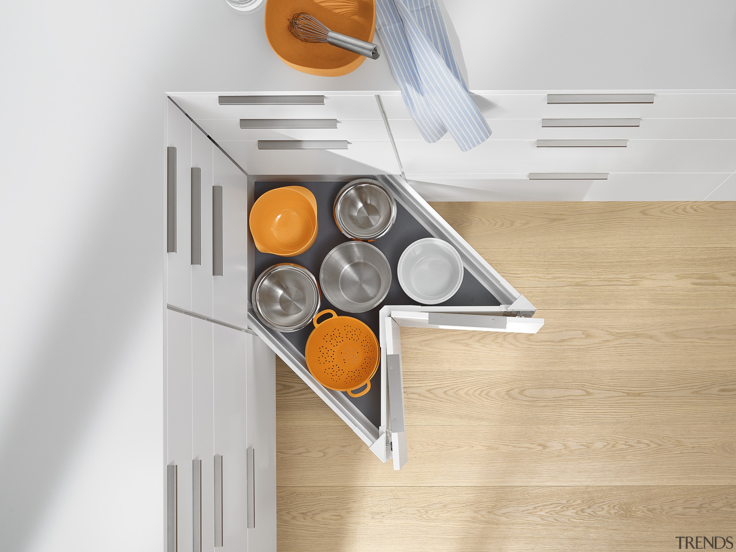 The SPACE CORNER gives you full extension drawers 