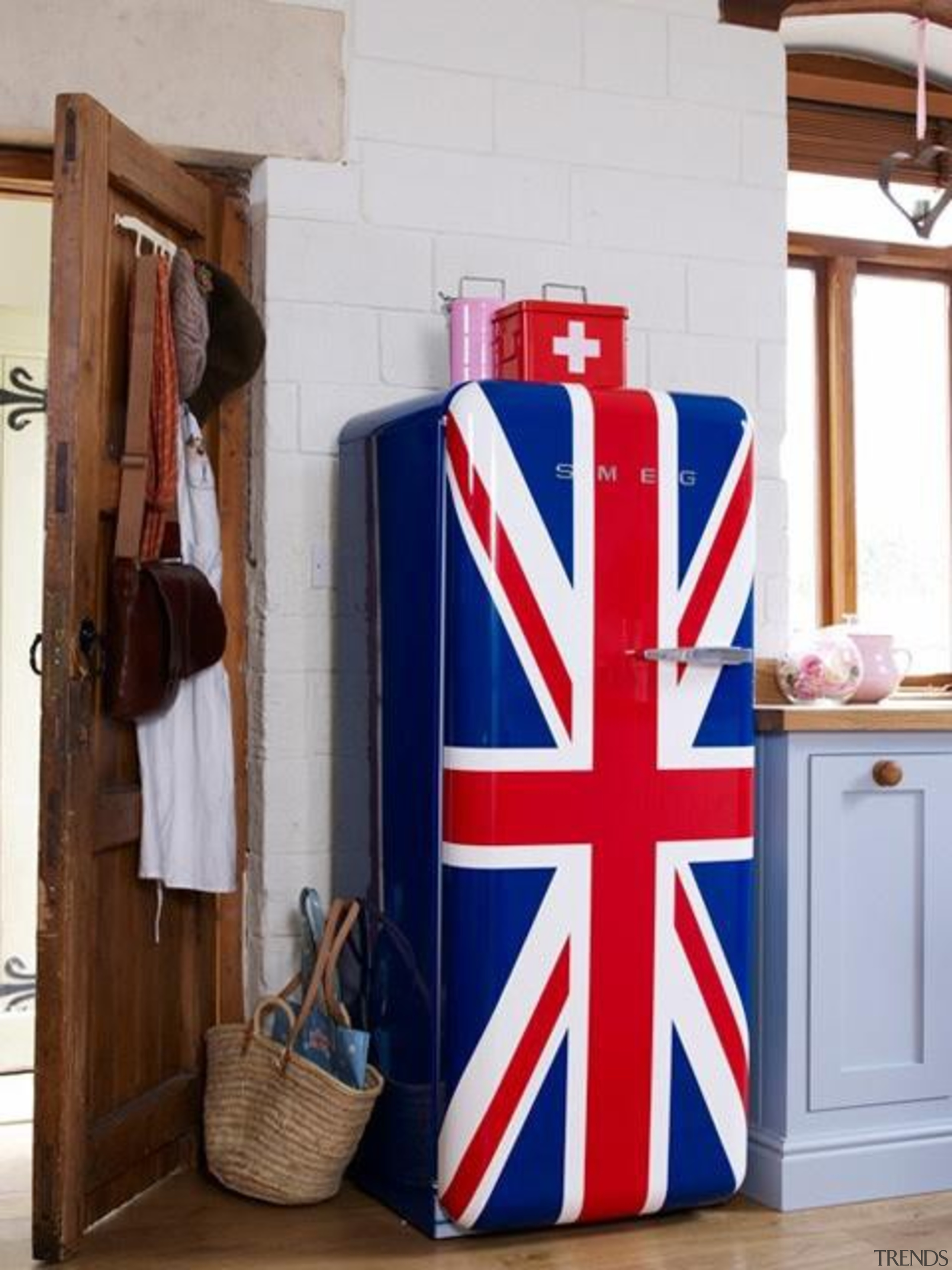 Smeg Fab fridge in Union Jack design!**Please note flag, white