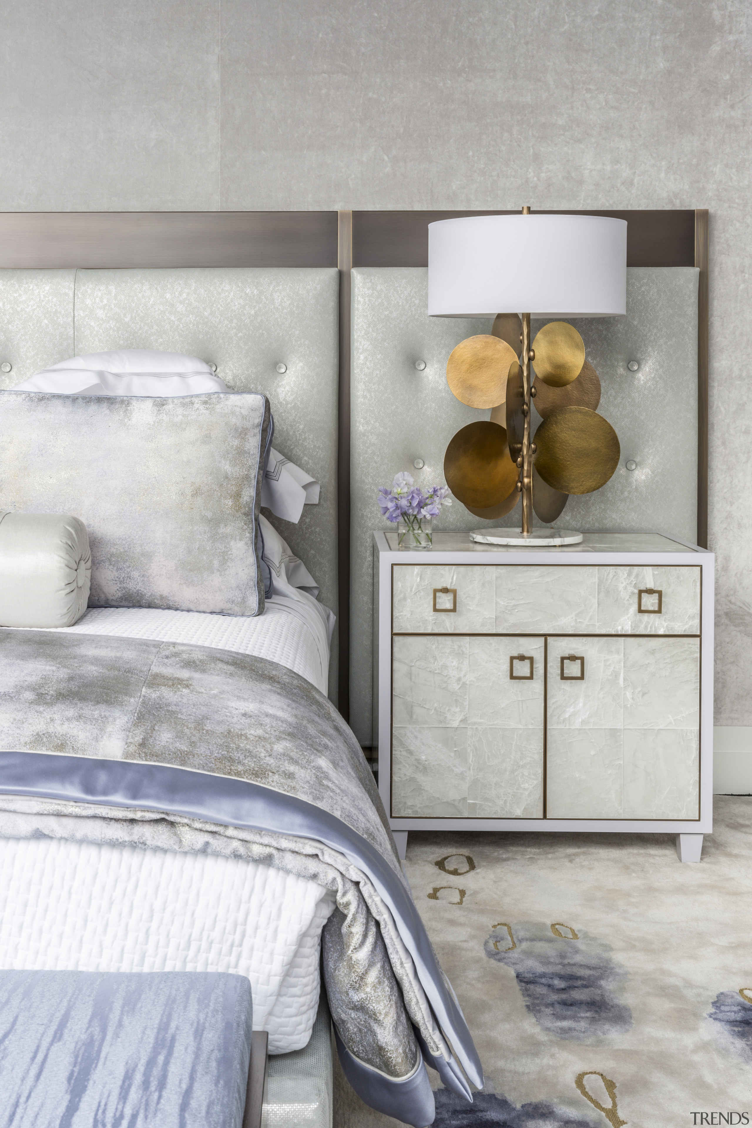 In the master bedroom, the Atelier Viollet side 