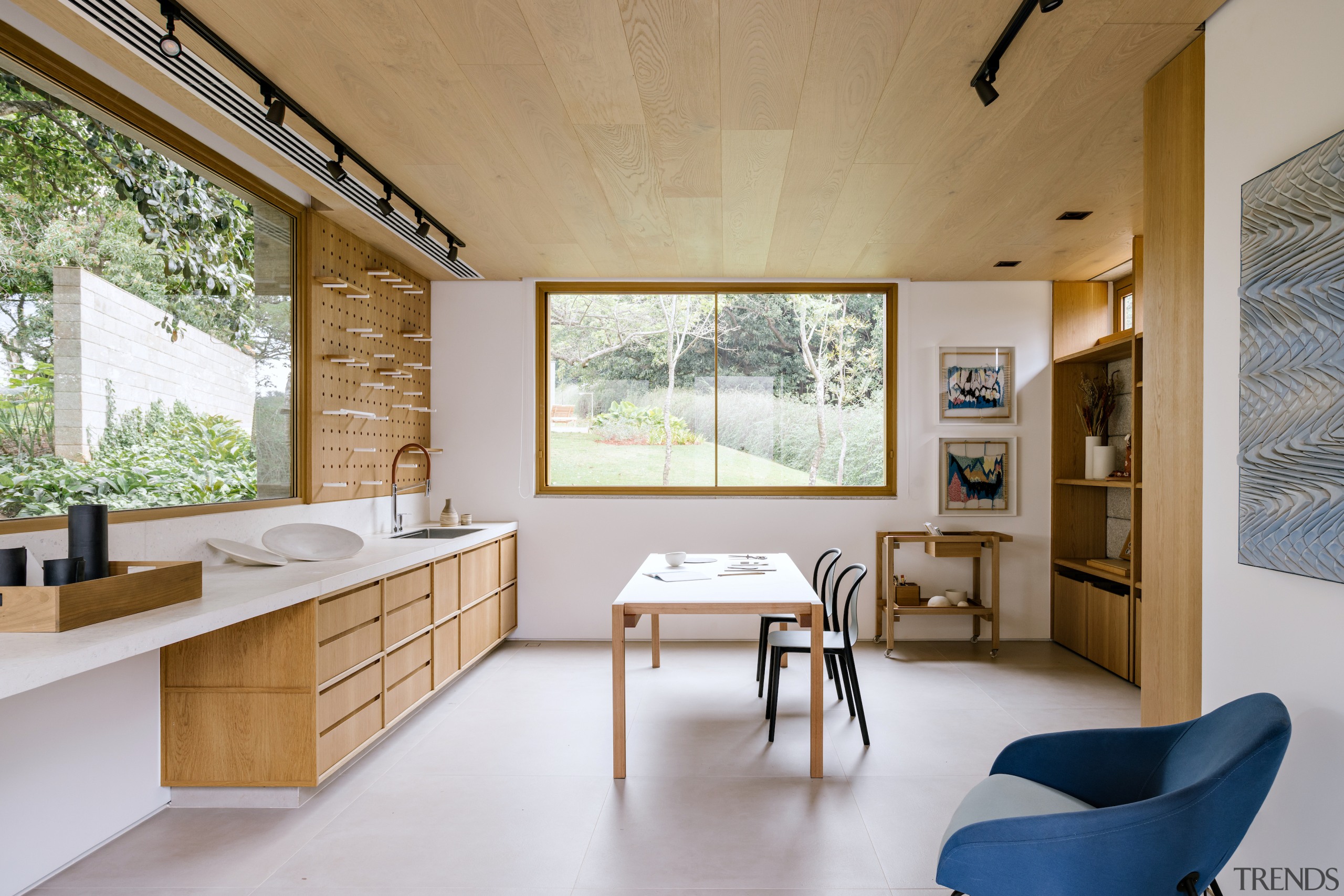 Studio with sink and storage. - Stretching out 