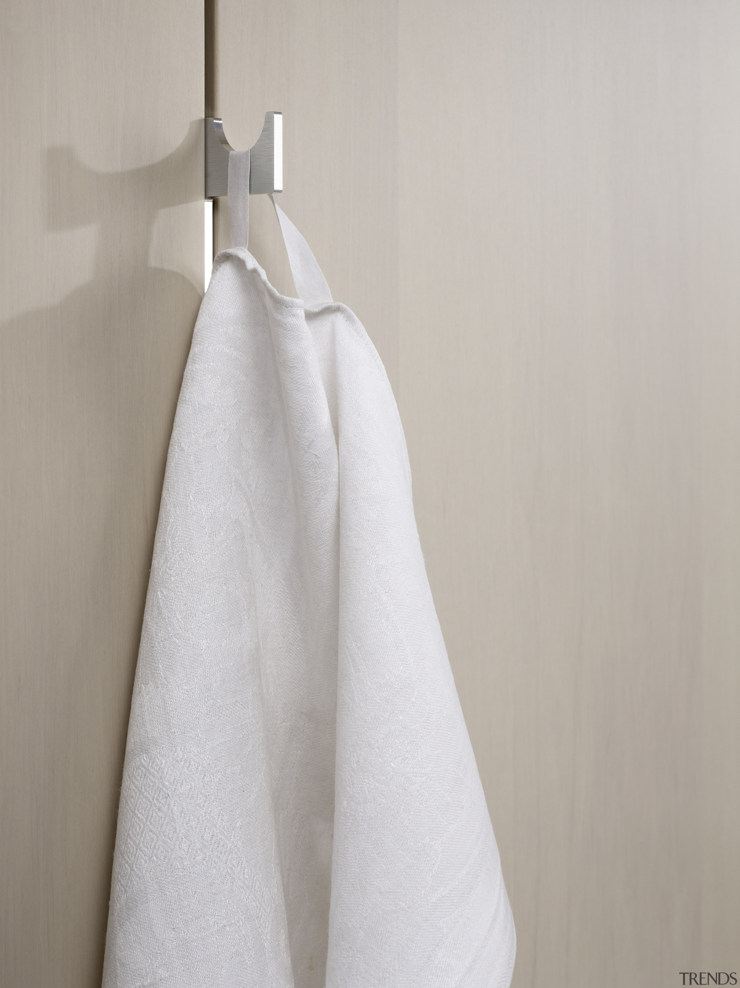 Photography of the "FloatingSpaces" system by SieMatic. clothes hanger, linens, product design, shoulder, textile, gray