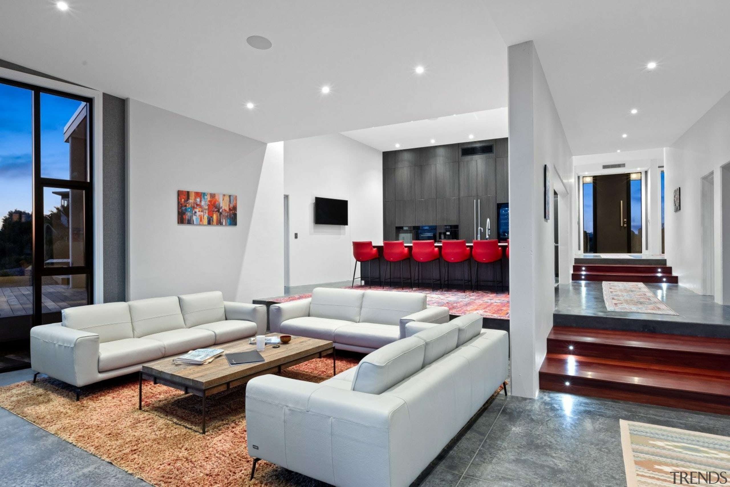 Living, kitchen and circulation corridor. - Long sighted 