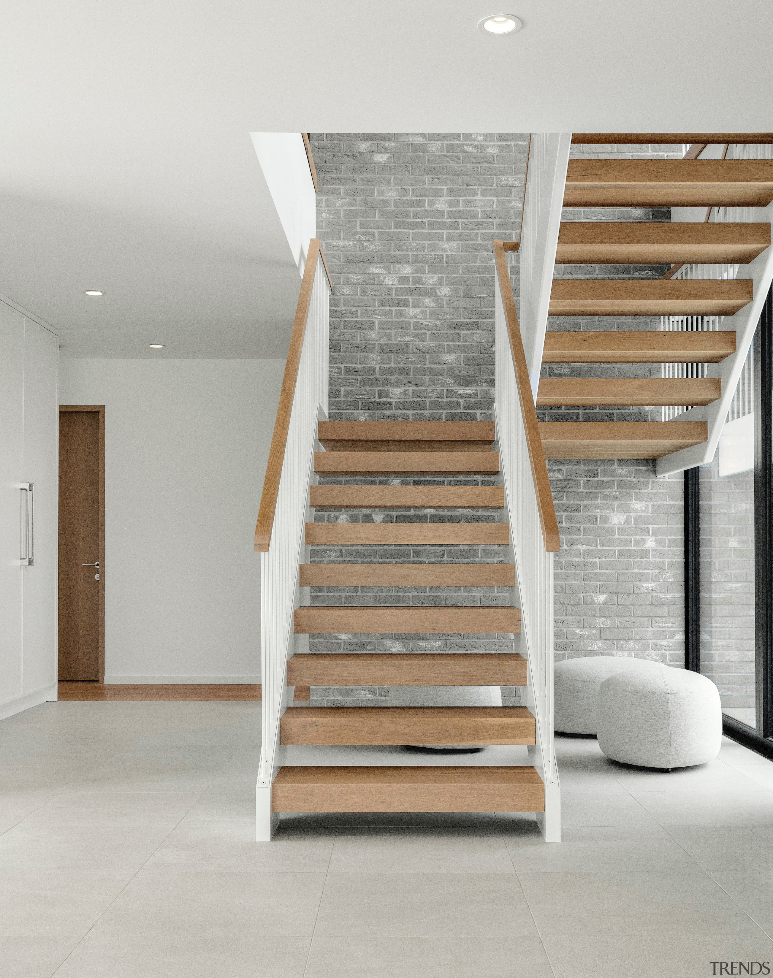 Central staircase – flowing seamlessly with the exterior 