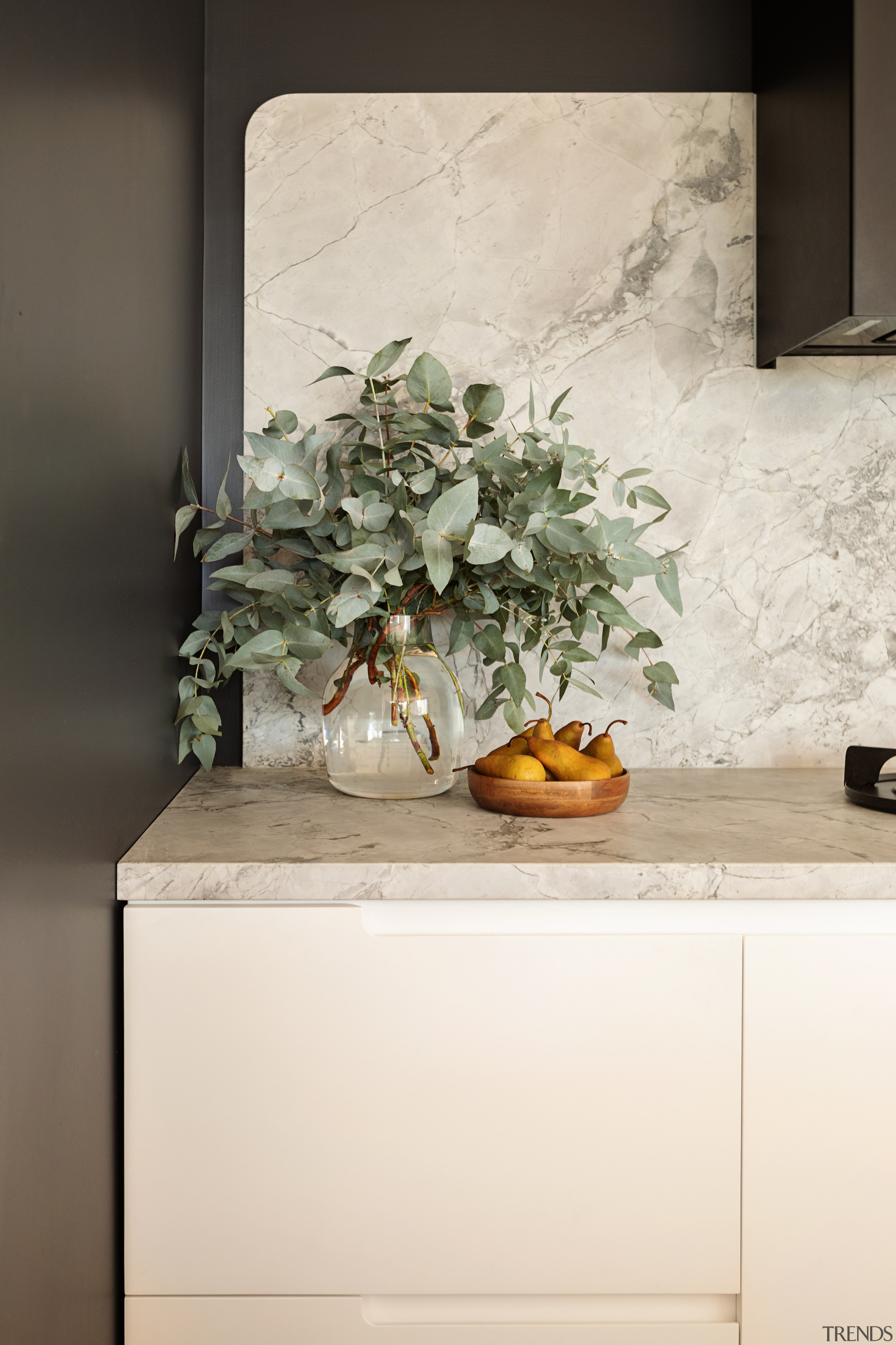 Recessed handles on the perimeter under-bench cabinetry ensures 