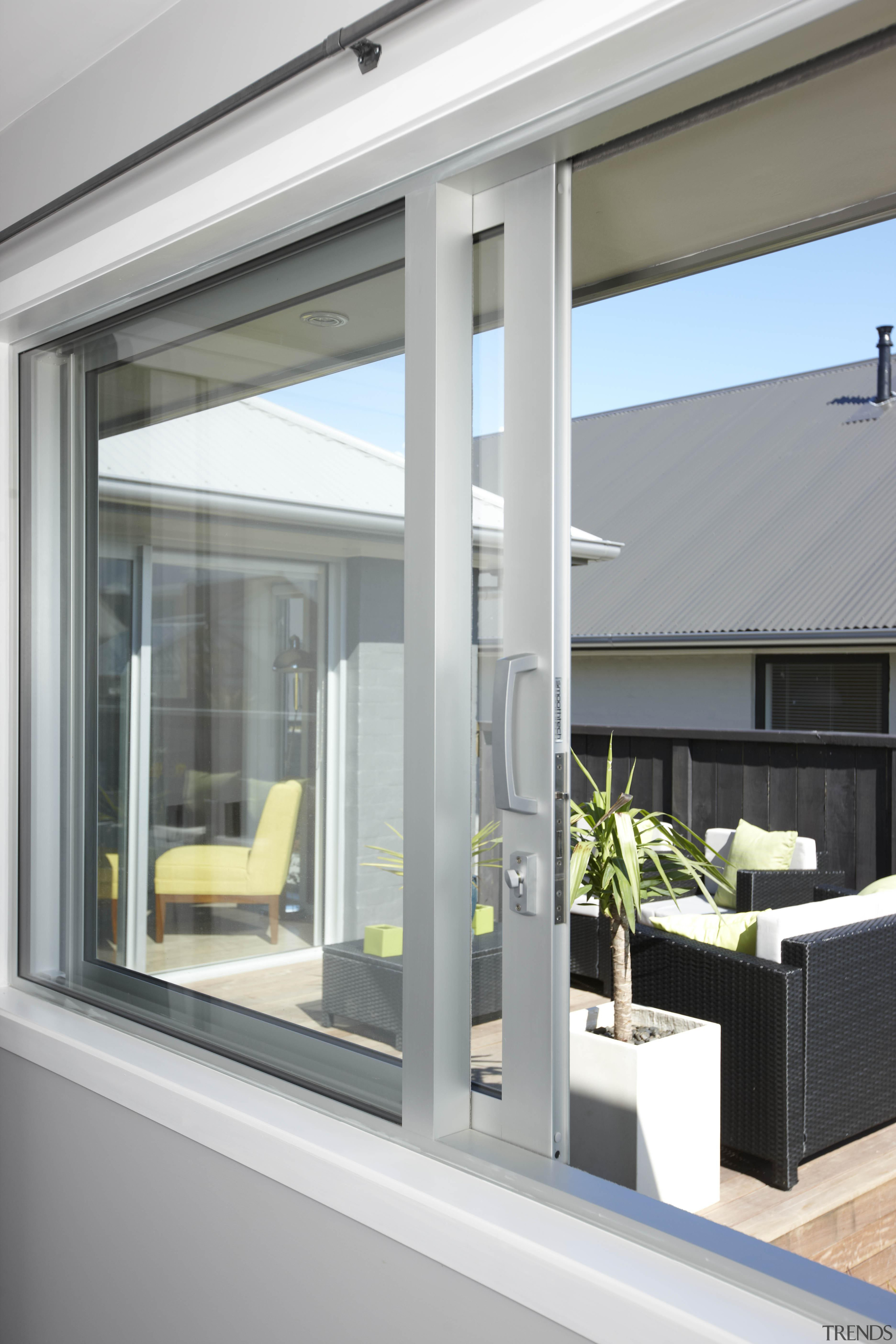 l2o0104.jpg - l2o0104.jpg - daylighting | door | daylighting, door, glass, window, gray, white