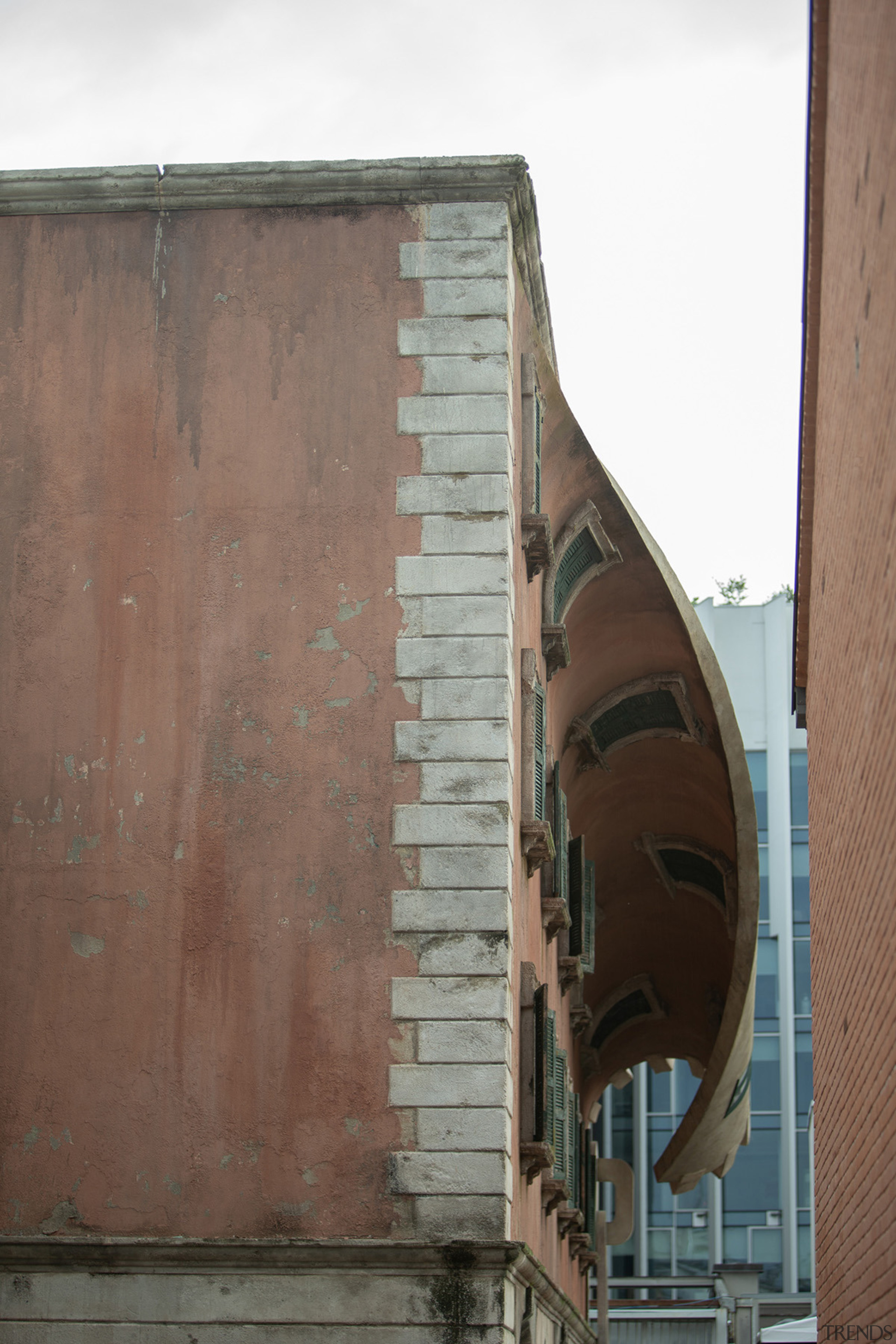 Alex Chinneck – A spoonful of sunrise (side architecture, brick, brickwork, wall, brown, gray