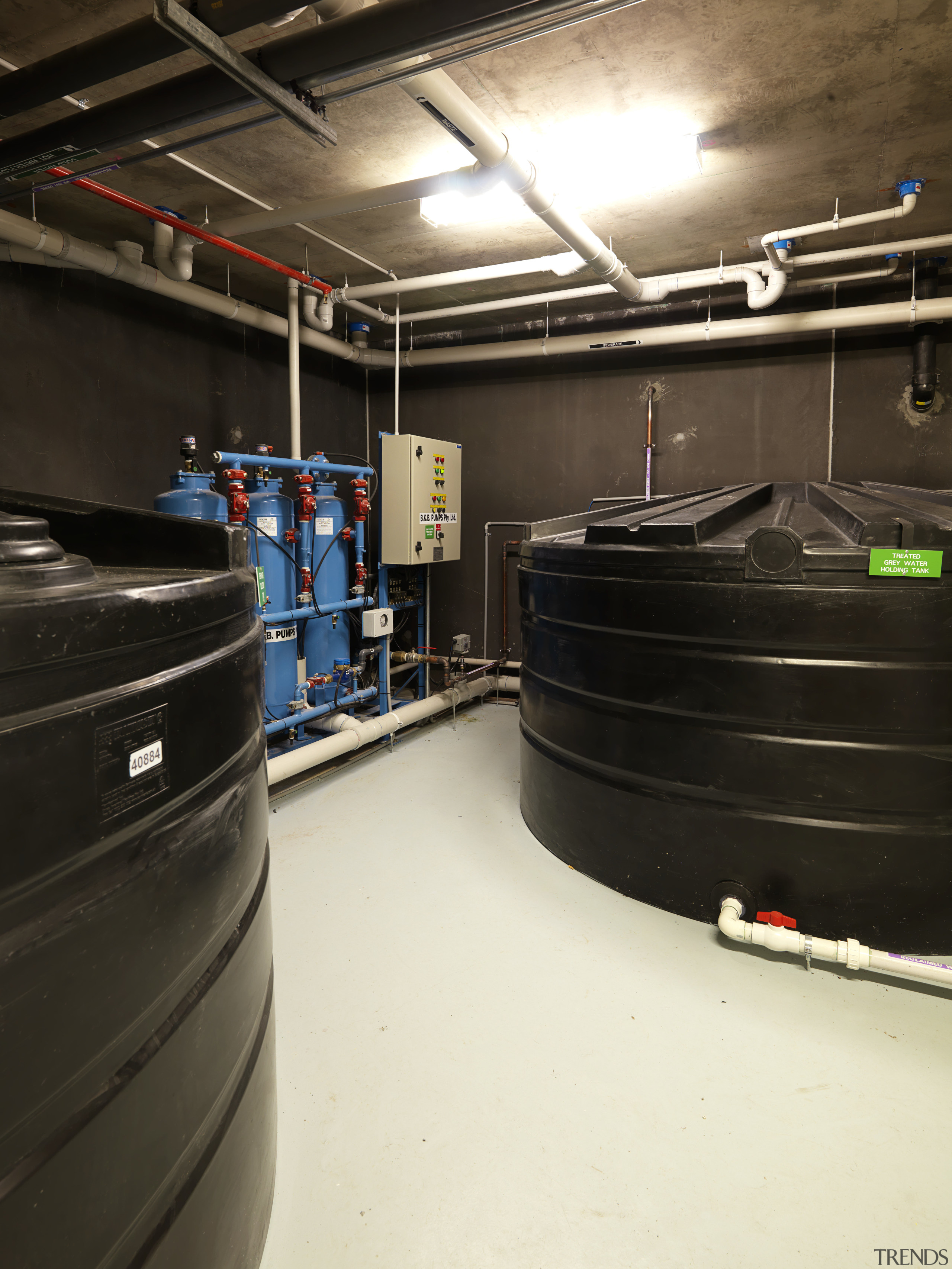An energy-efficient air conditioning system works by distributing black
