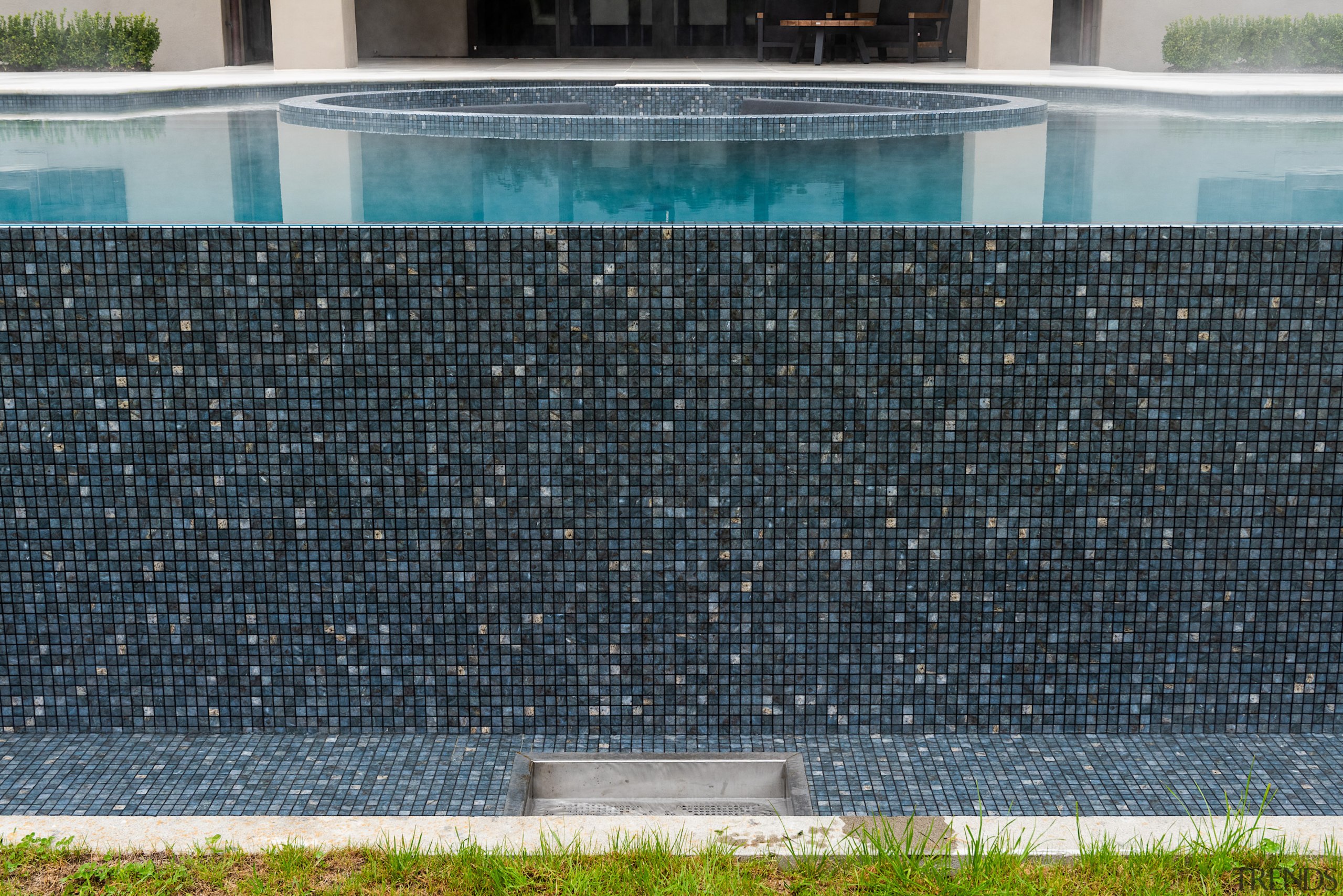 Mosaic-finished overflow. - Artwork aquatica - 