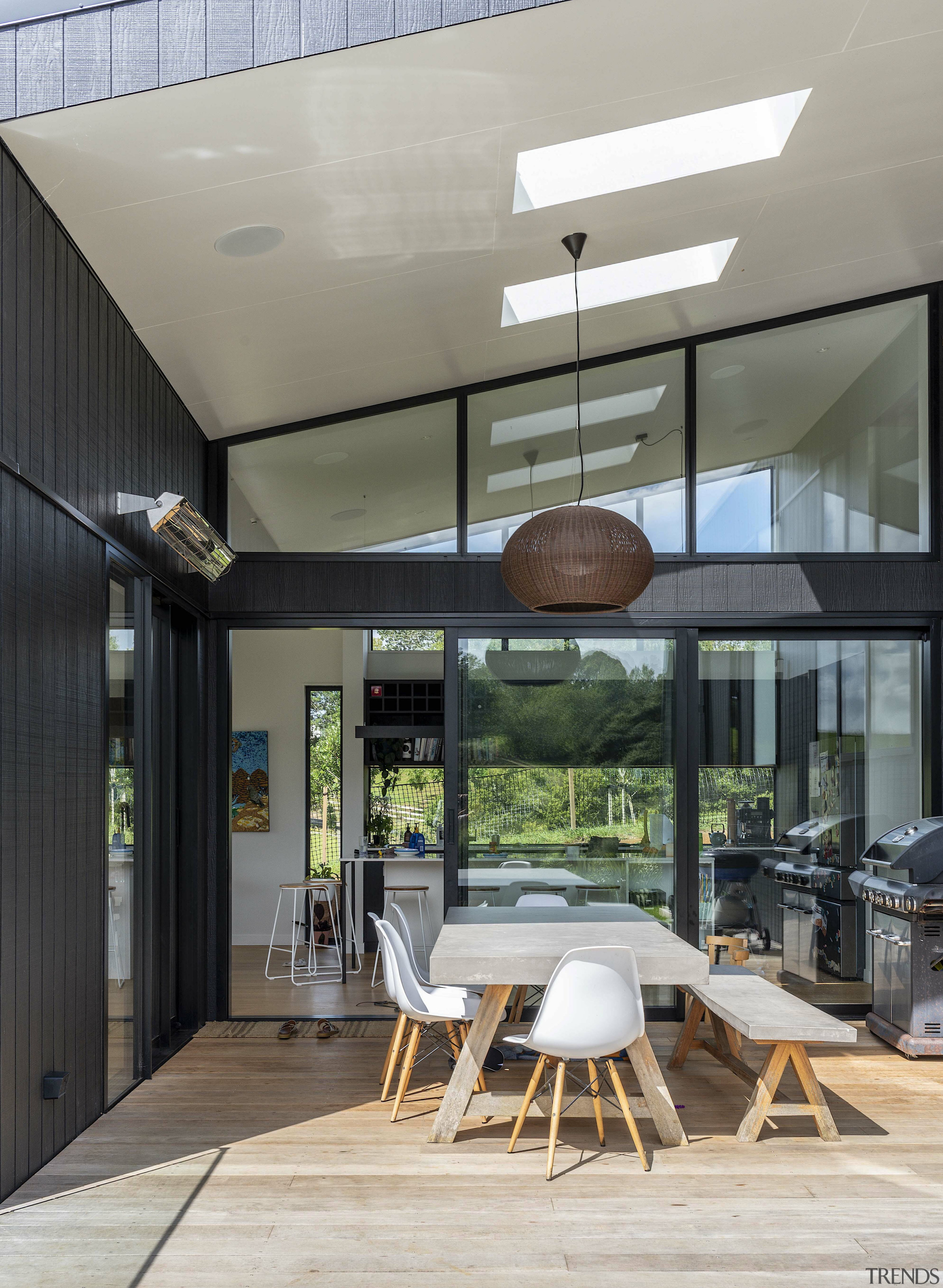 Year-round al fresco dining. - Country road – 