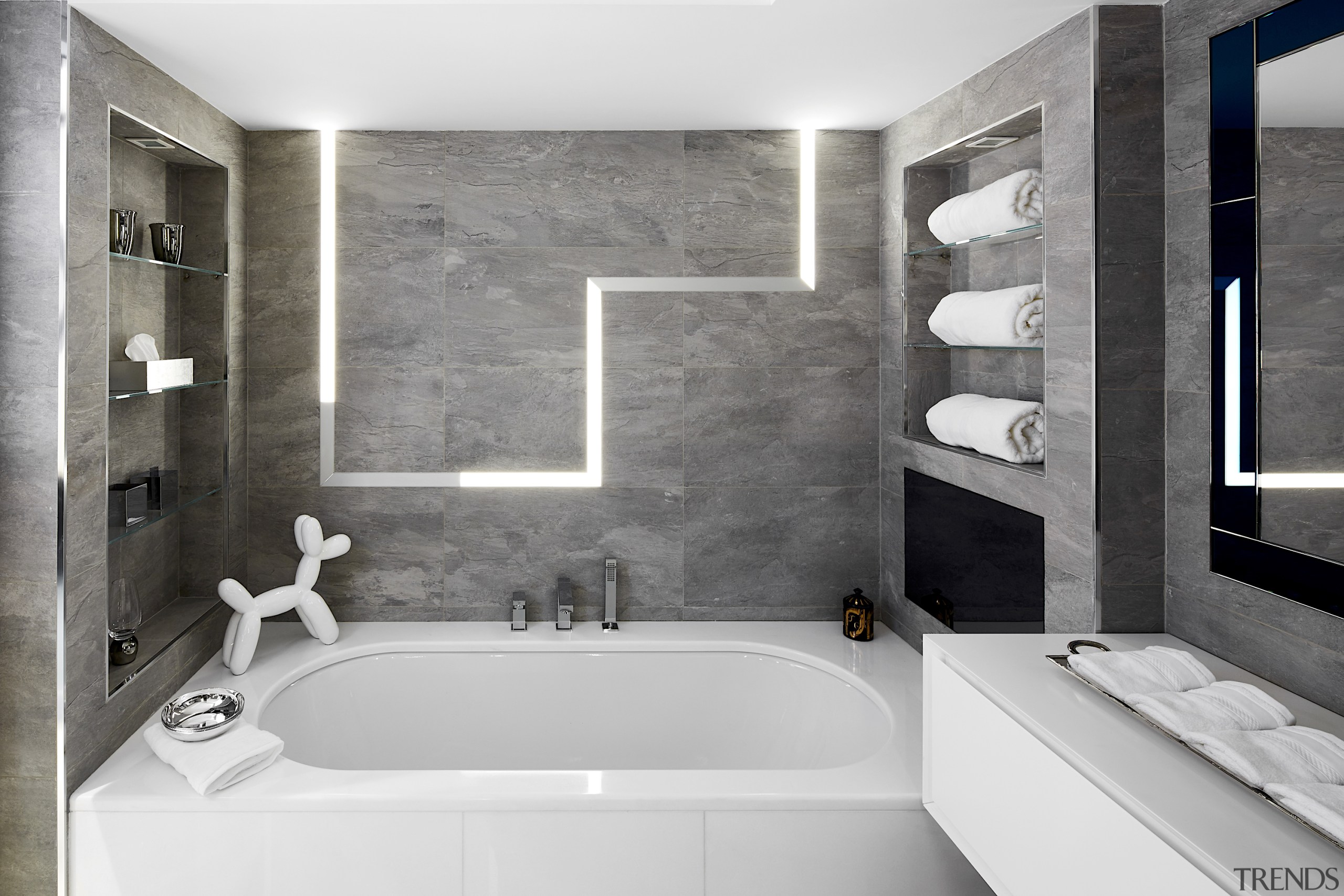 For this bathroom, a slate wall with integrated gray, white