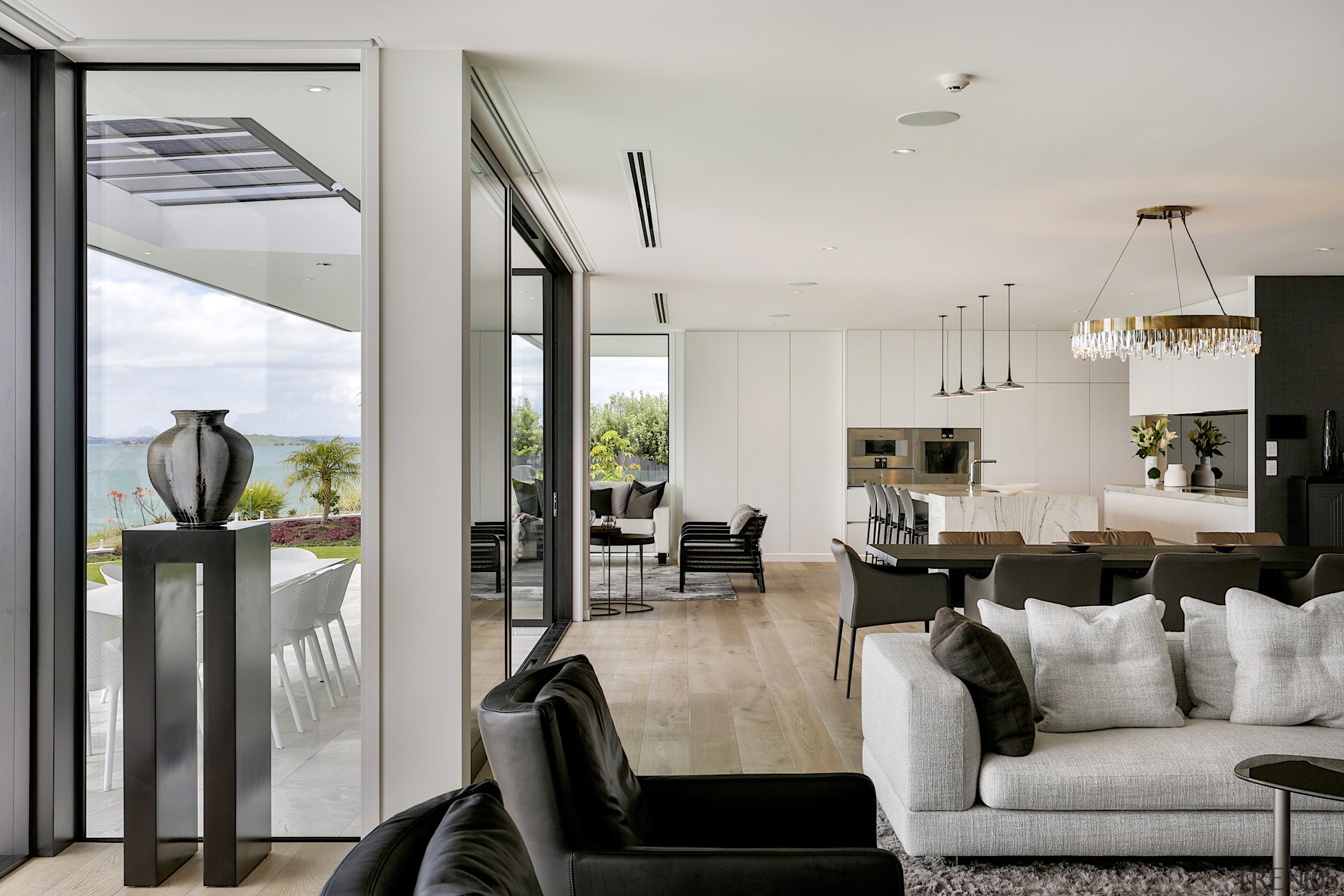 The design principles indicated, a contemporary style with gray