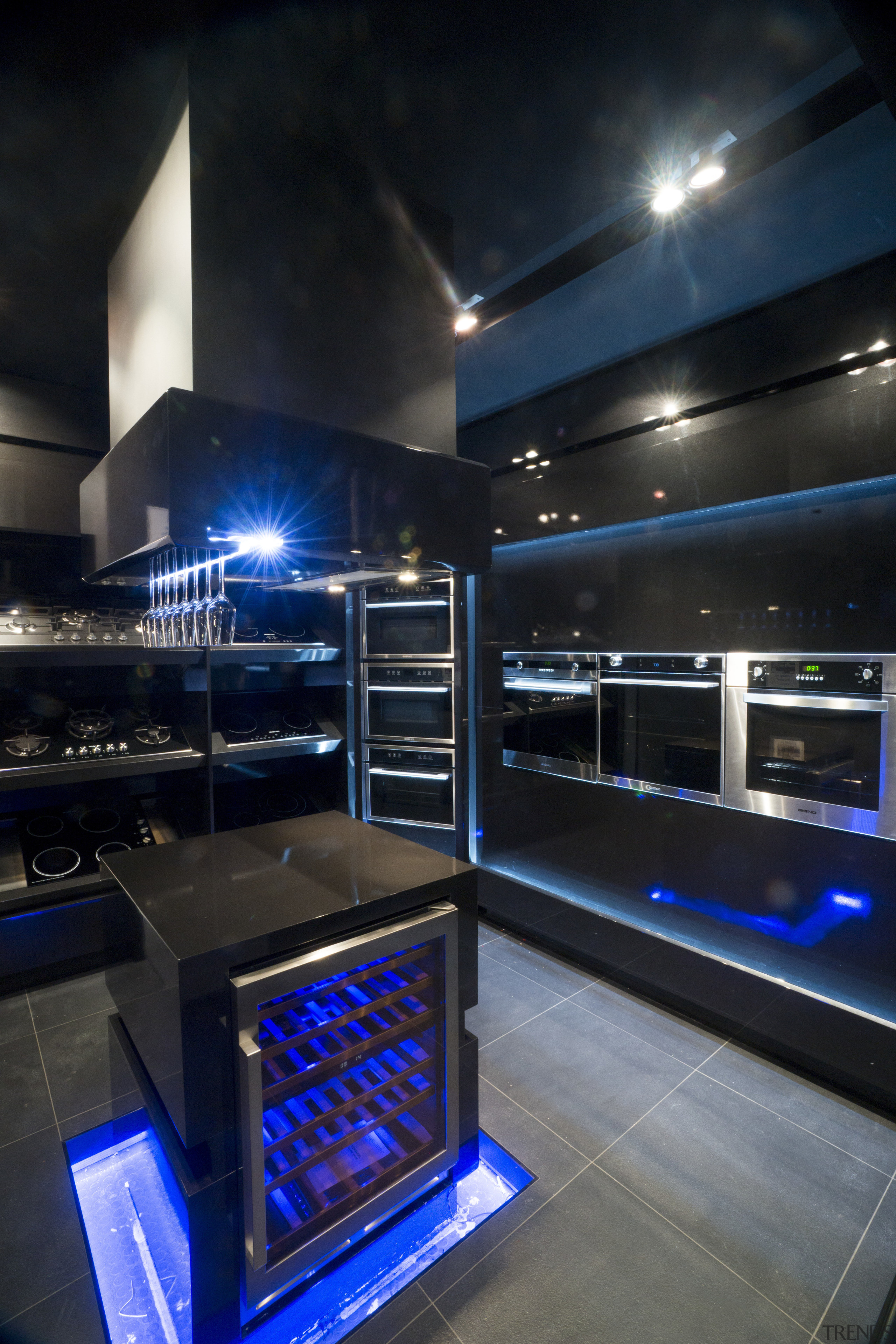 Italian designed appliances by Eisno Lifetech - Italian interior design, lighting, black