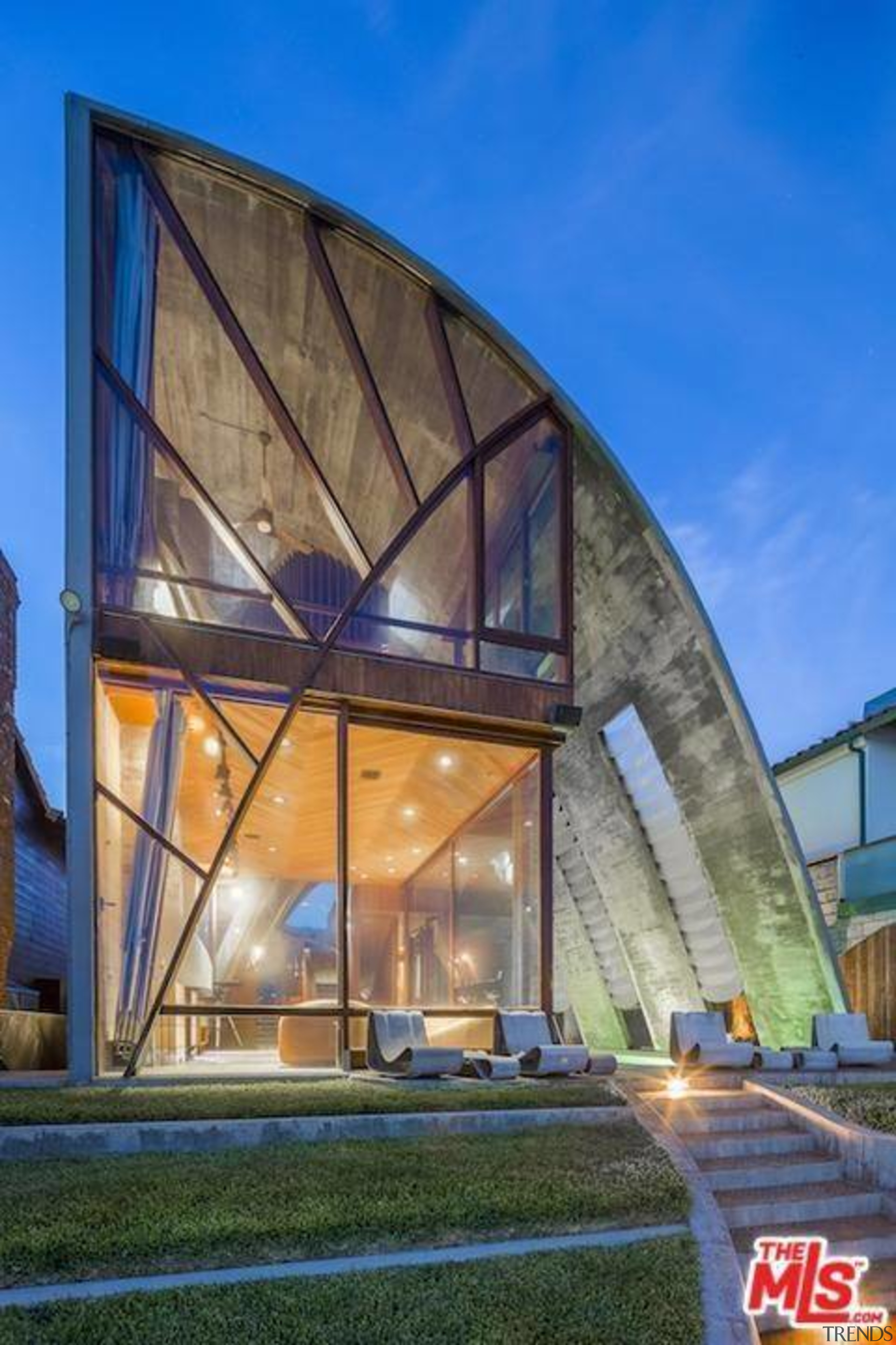 Edward Norton's new Malibu Colony home – Trulia architecture, building, facade, home, house, blue