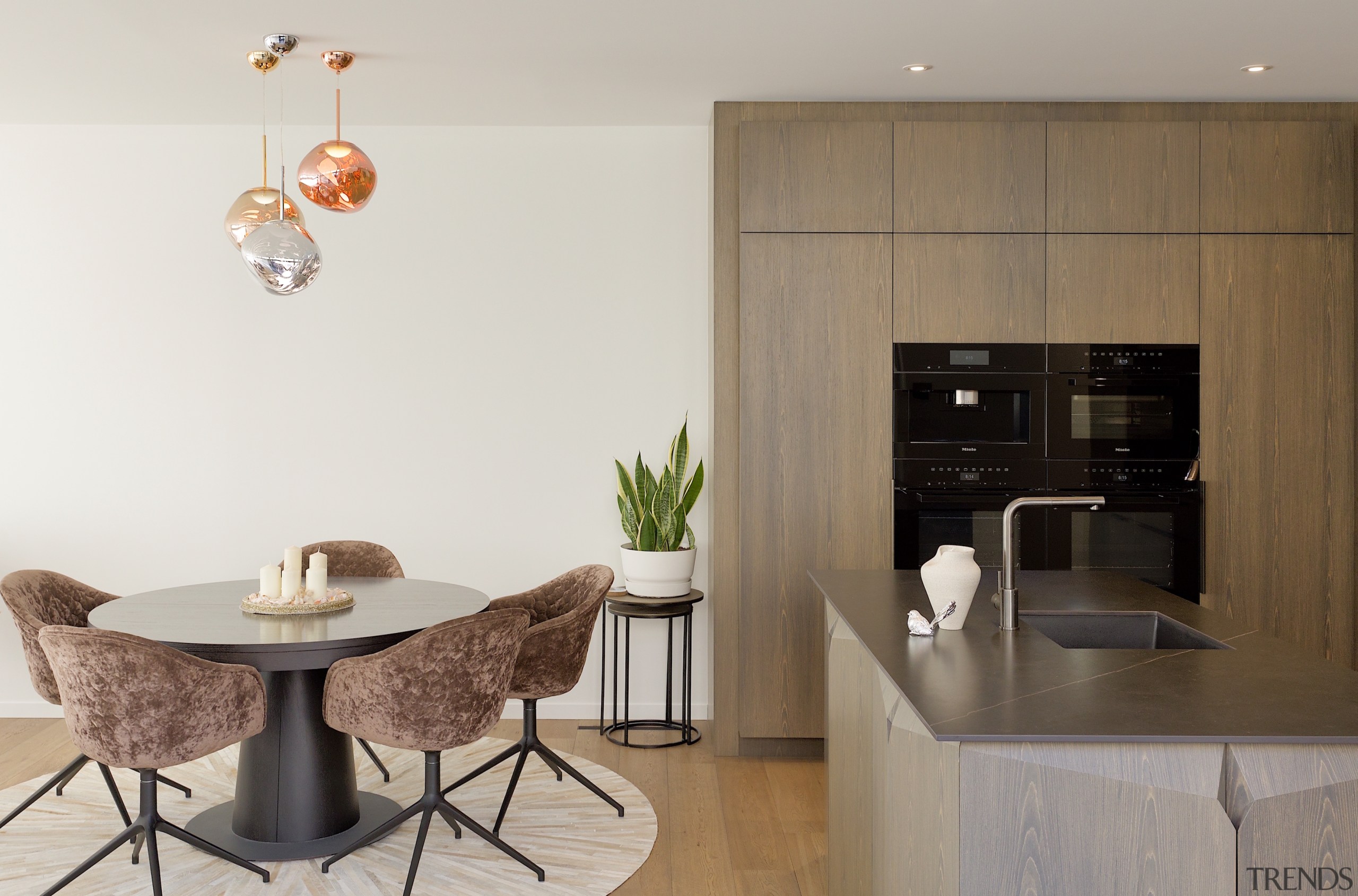Dining and kitchen zone. - Dramatic reveal - 