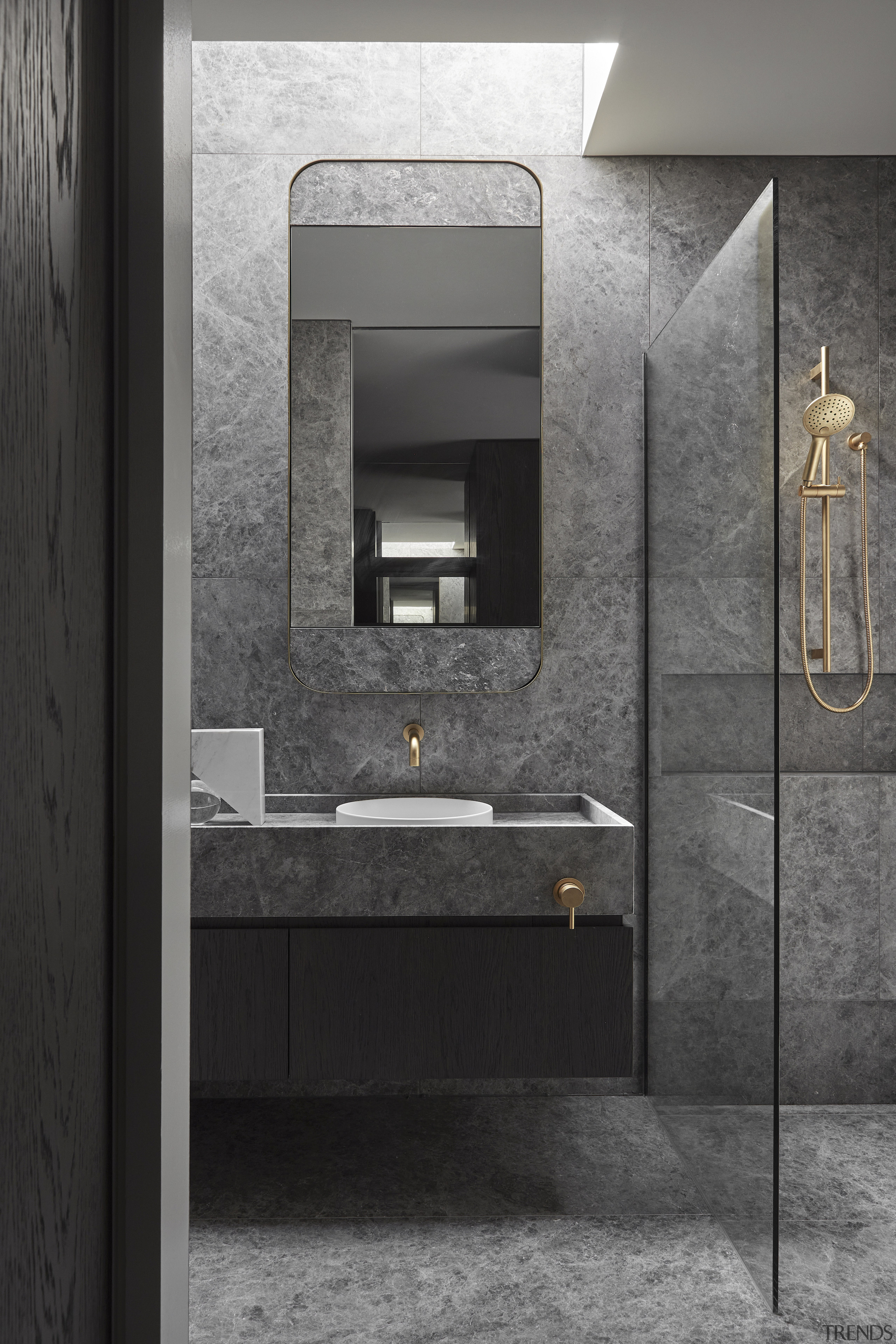 Master ensuite. - Floating on high - 