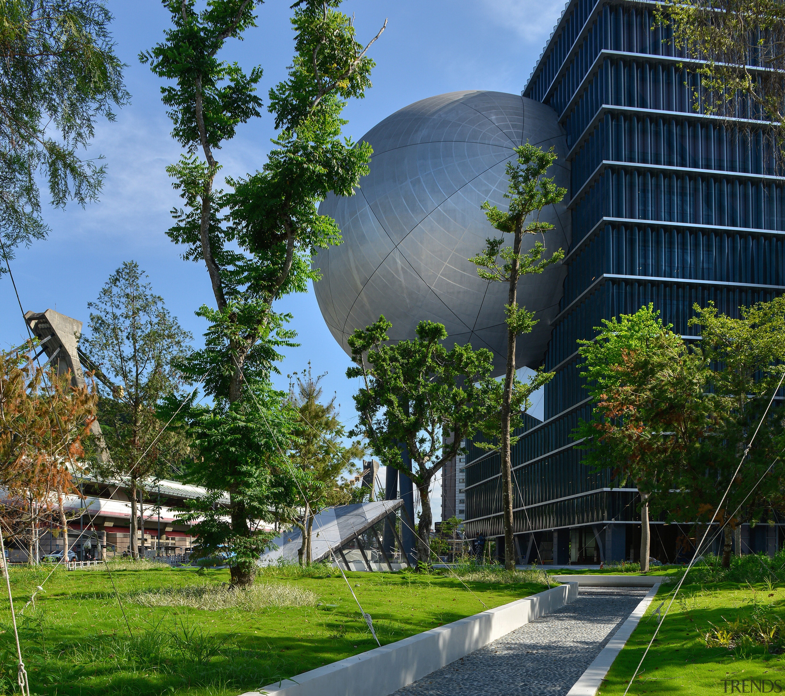 A verdant approach to the centre – photography 