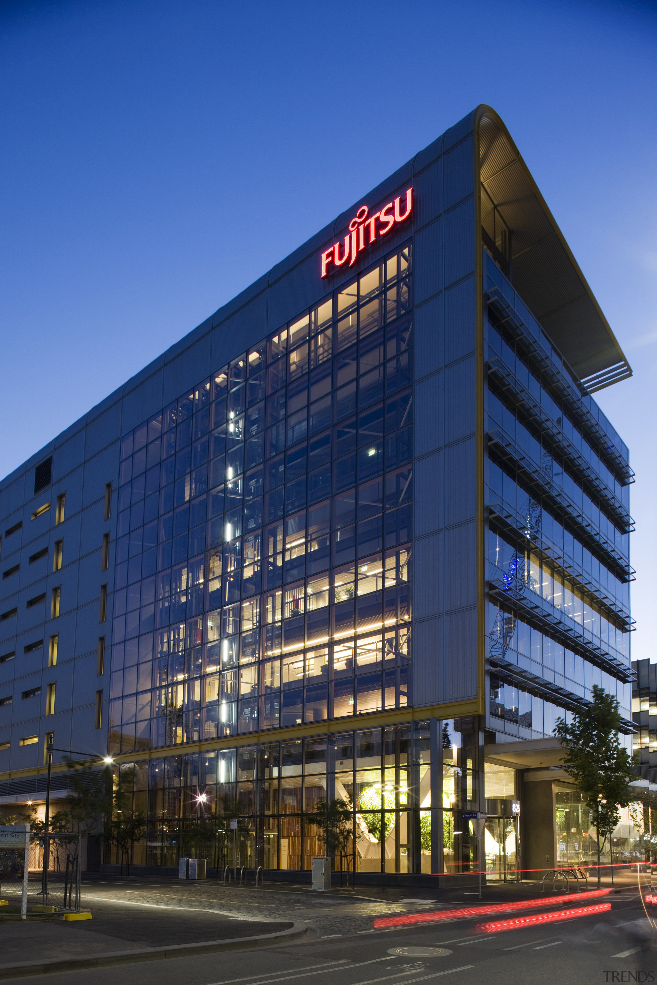 Exterior view of the Fujitsu headquarters in Melbourne apartment, architecture, building, city, commercial building, condominium, corporate headquarters, daytime, facade, headquarters, hotel, landmark, metropolis, metropolitan area, mixed use, plaza, real estate, residential area, sky, blue