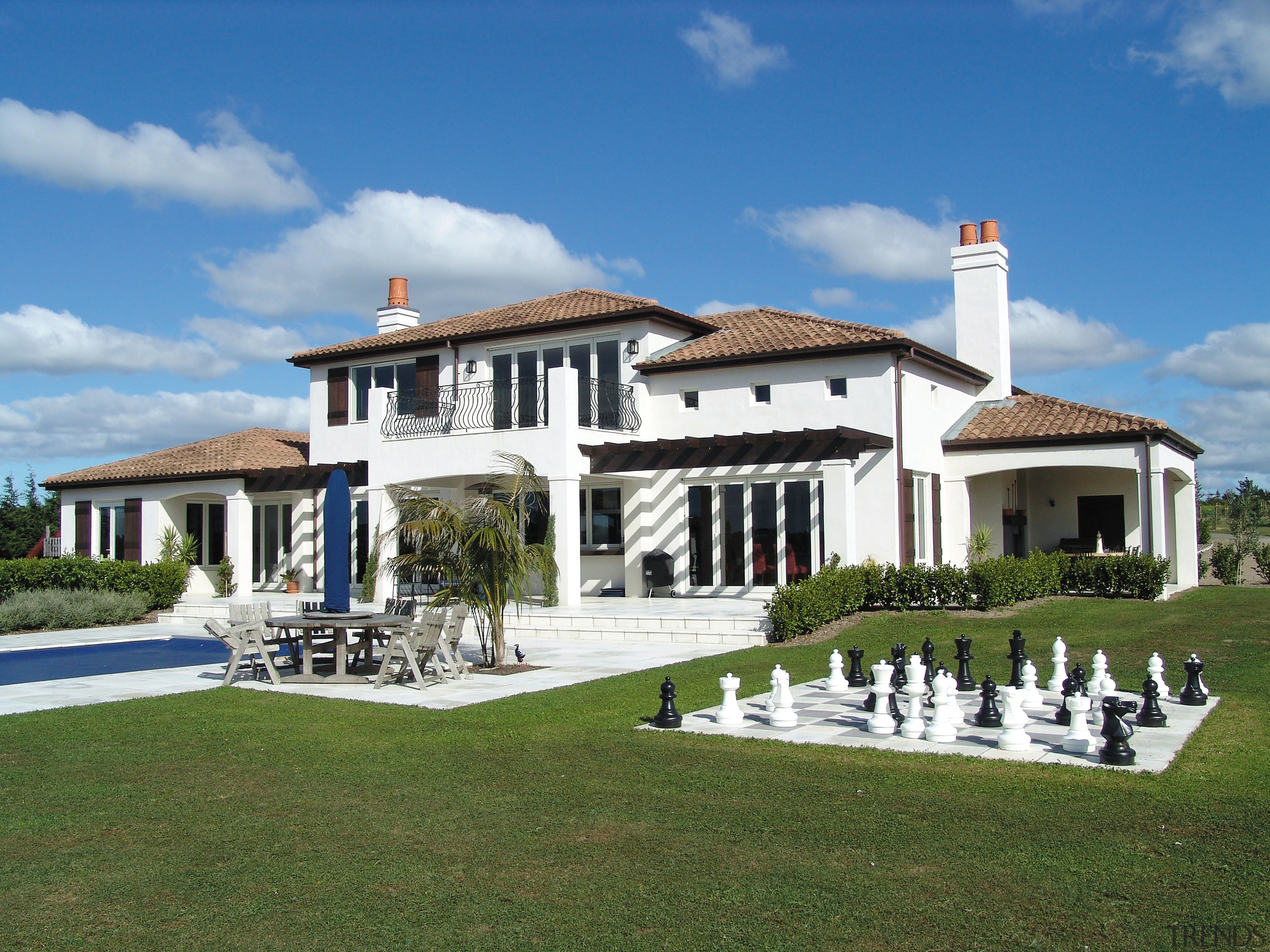 A view of a home using Epana Ceramica. estate, home, house, mansion, official residence, property, real estate, sky, villa, brown