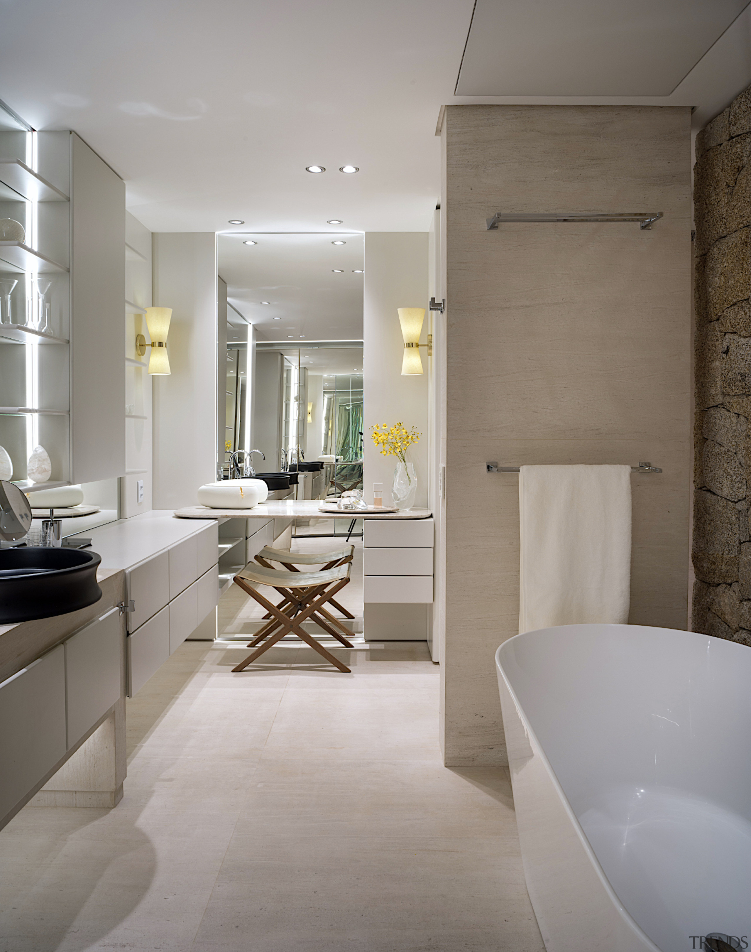 Master ensuite with freestanding tub. - Personality plus 