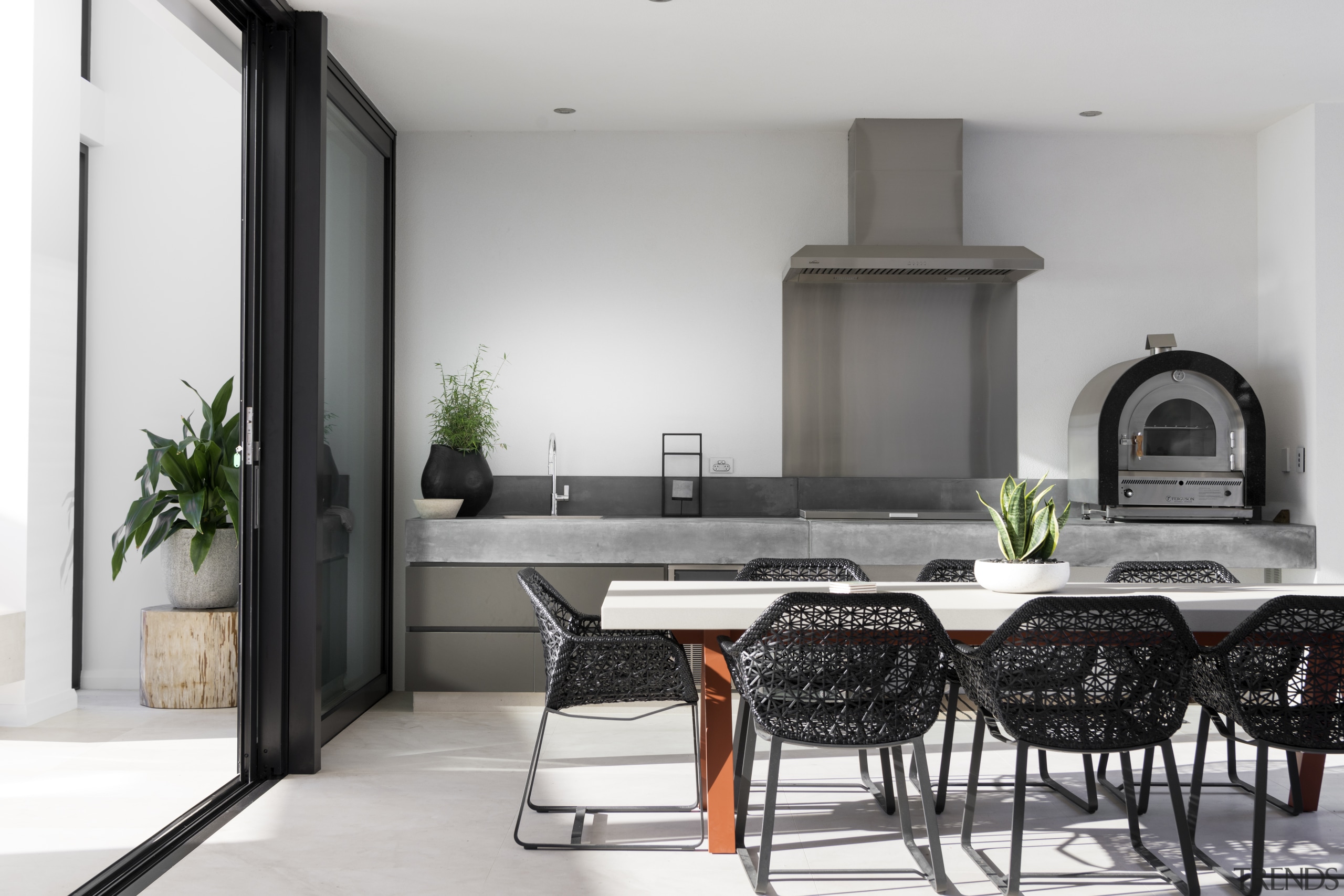 Outdoor kitchen. - Luxury home has the sea 