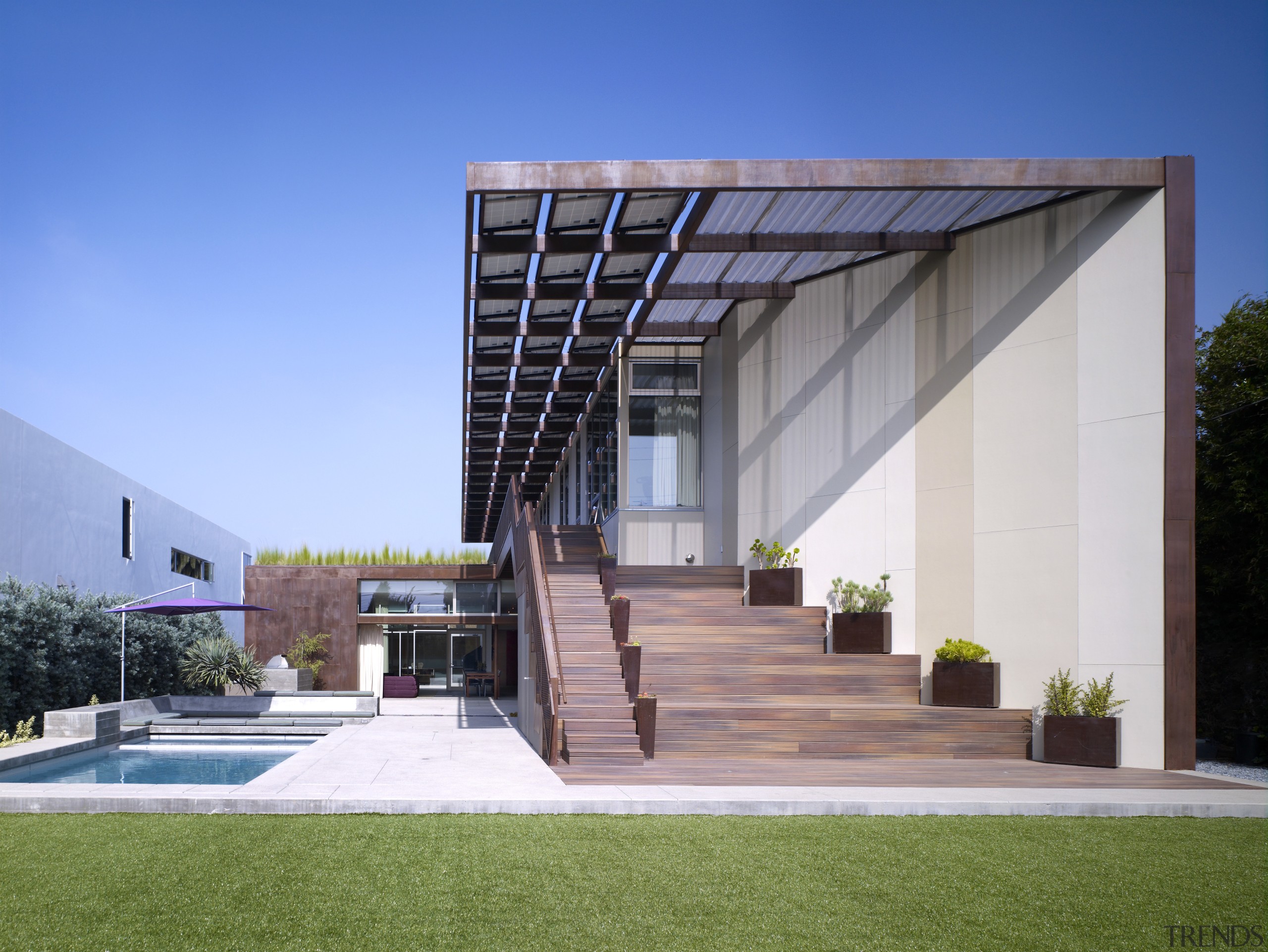 The expansive outdoor space in this home is architecture, building, condominium, corporate headquarters, daylighting, facade, house, real estate, residential area, teal