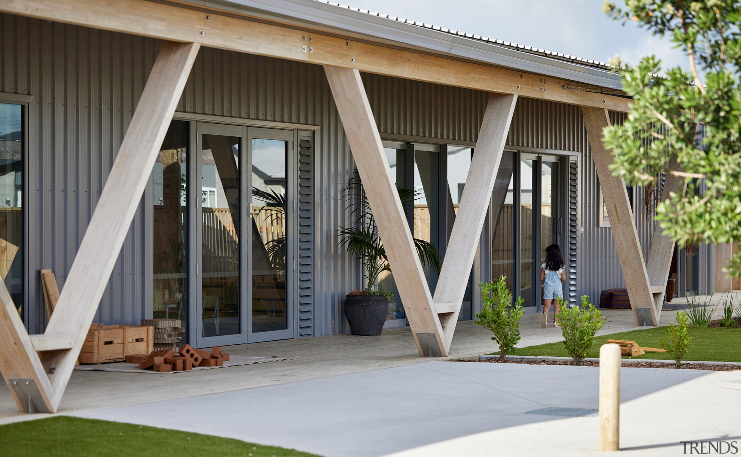 External covered verandah. - It takes the children 