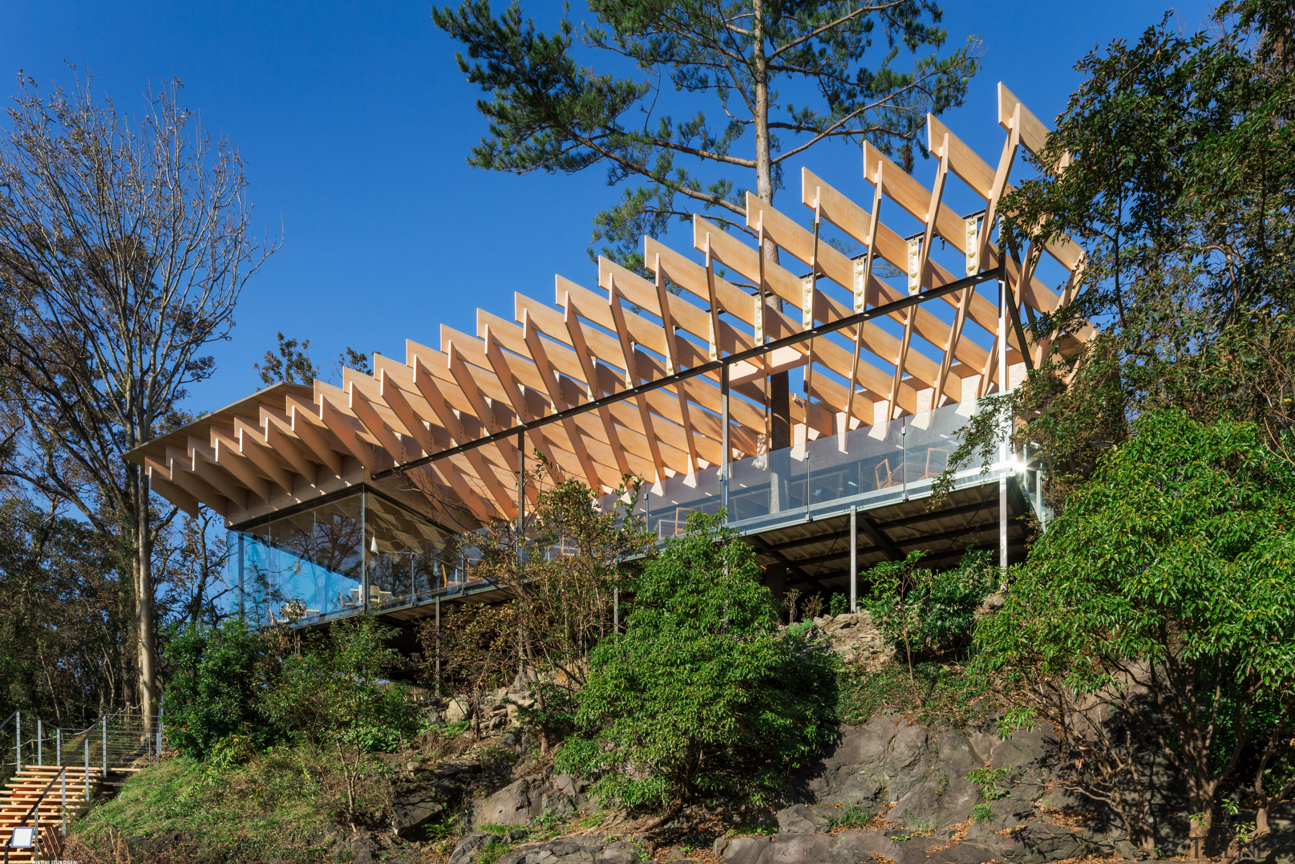 For this restaurant project, architects Kengo Kuma produced brown