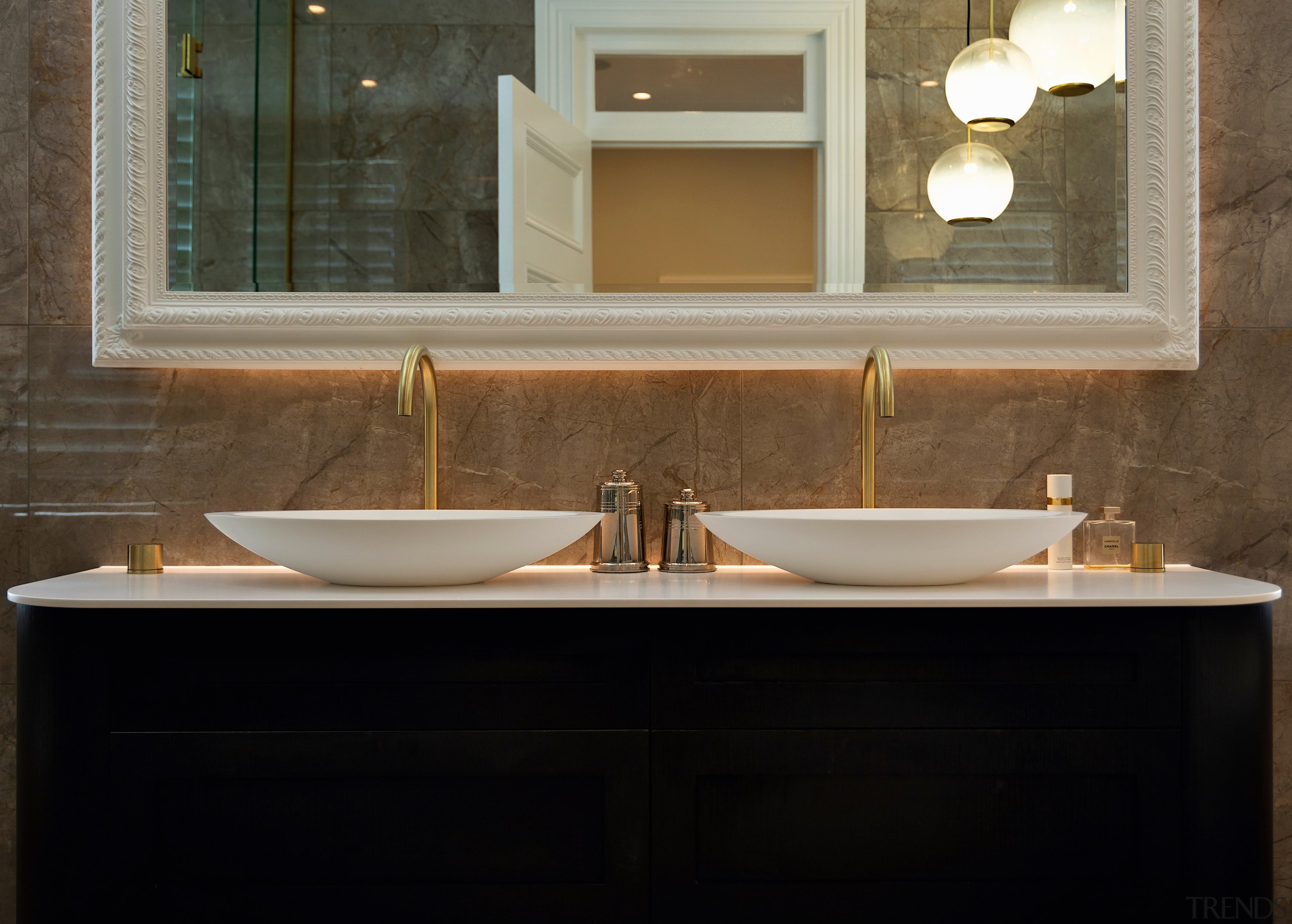 A slender benchtop sets off the sculptural basins 