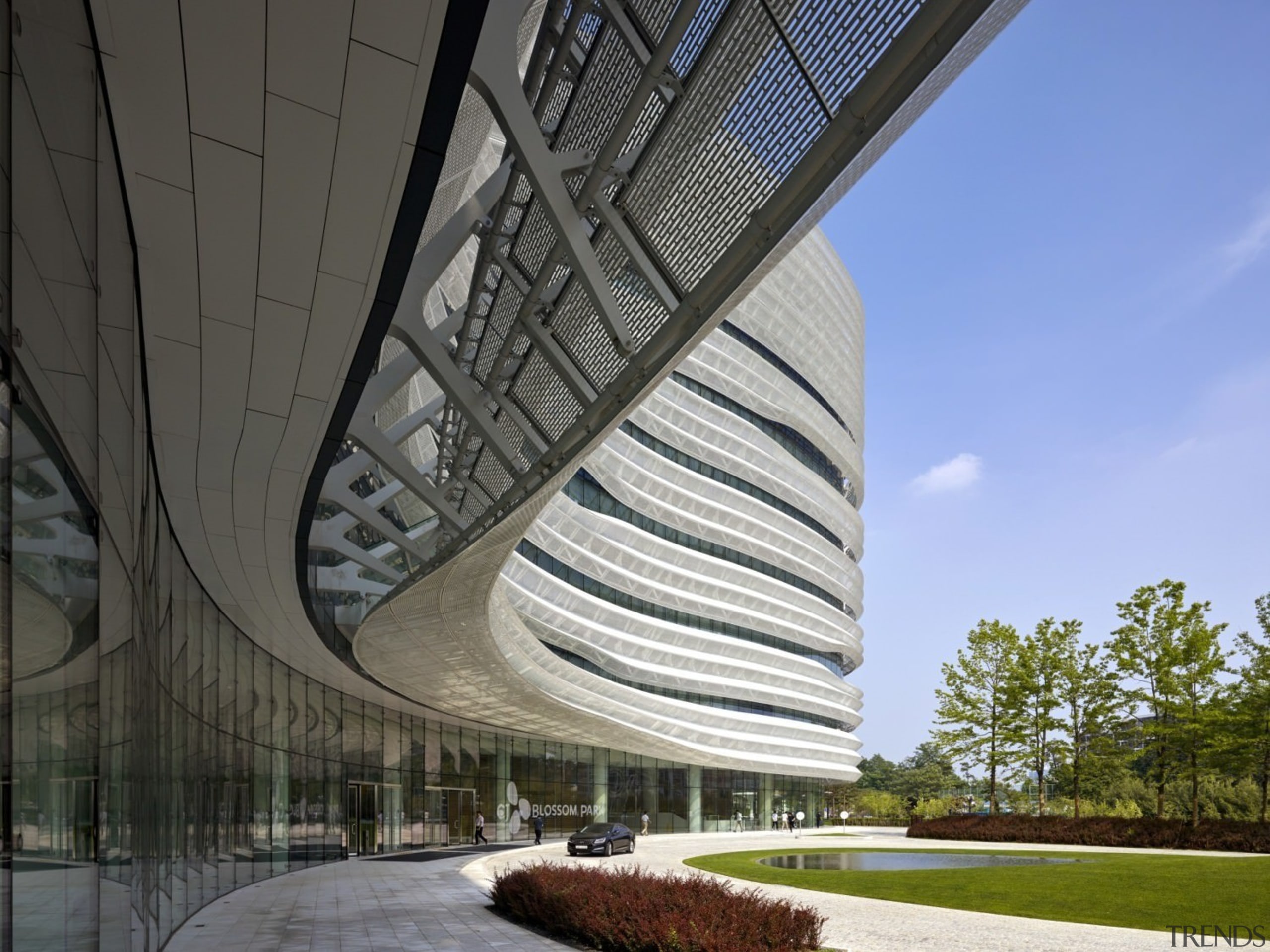 Architect: CannonDesignPhotography by Tim Griffith and Christopher architecture, building, corporate headquarters, daylighting, daytime, facade, headquarters, mixed use, sky, structure, black, gray