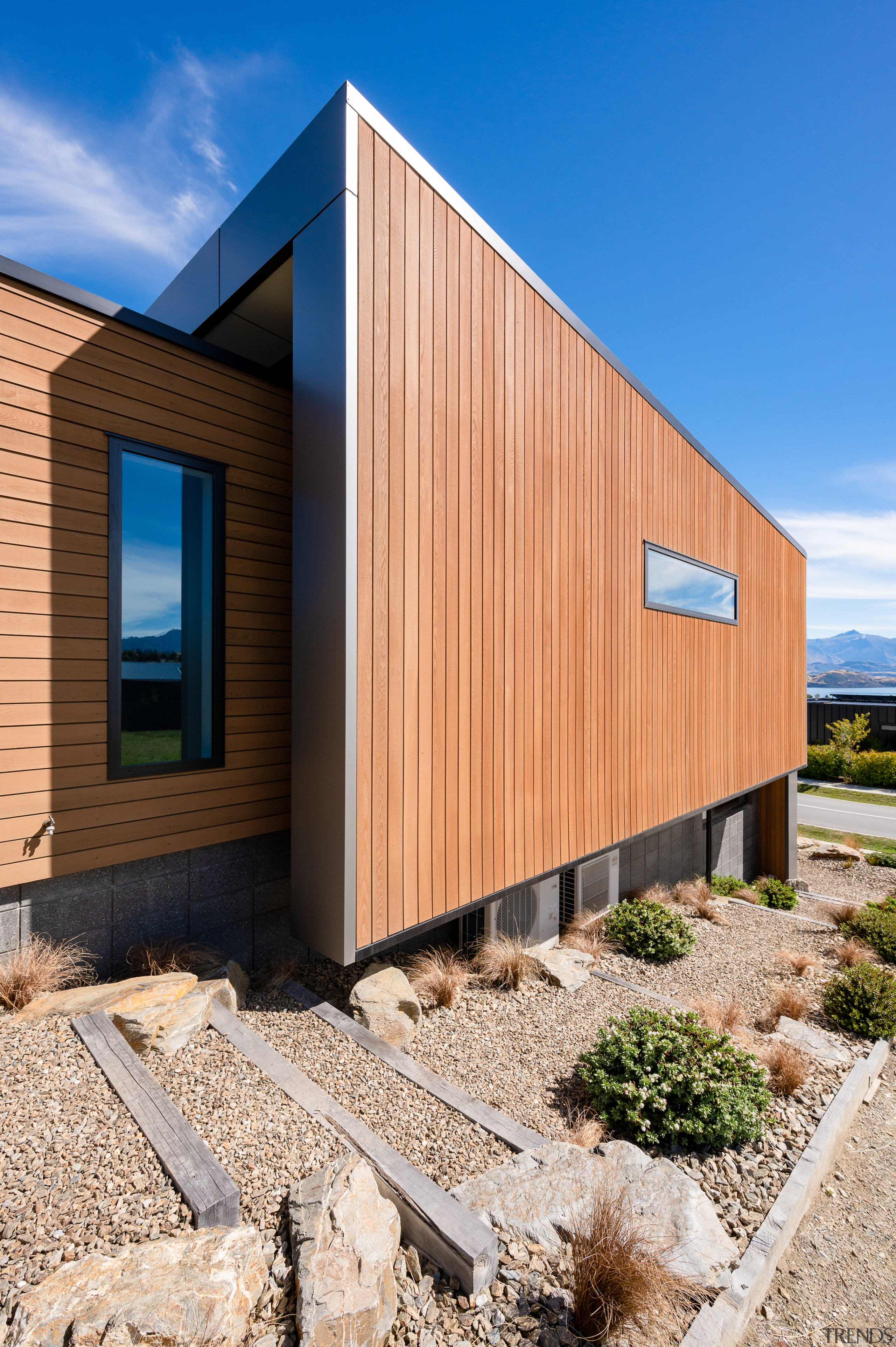 No straight lines in nature? The clean-lined home 