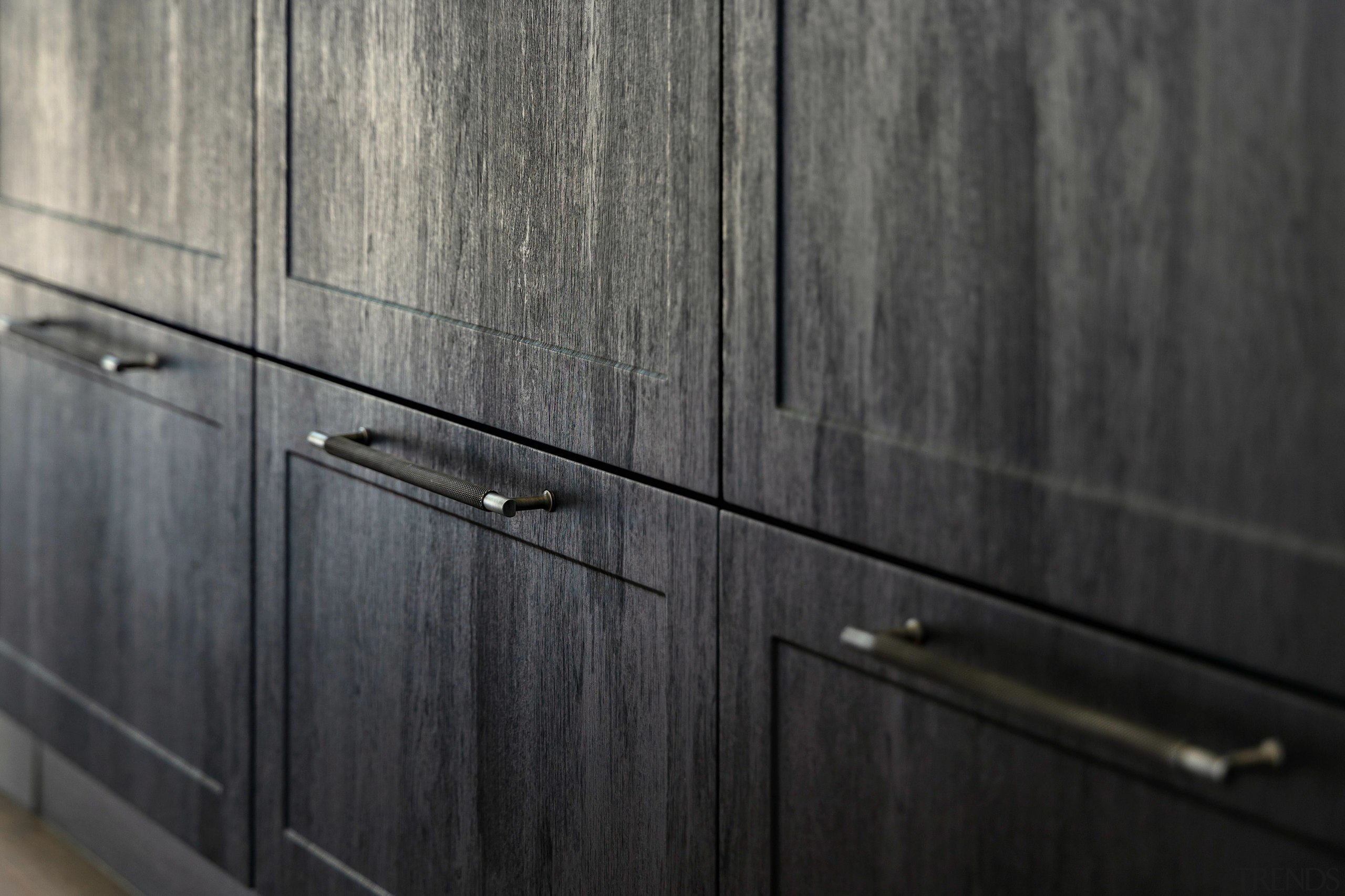 For the tall cabinetry and island, the designer 