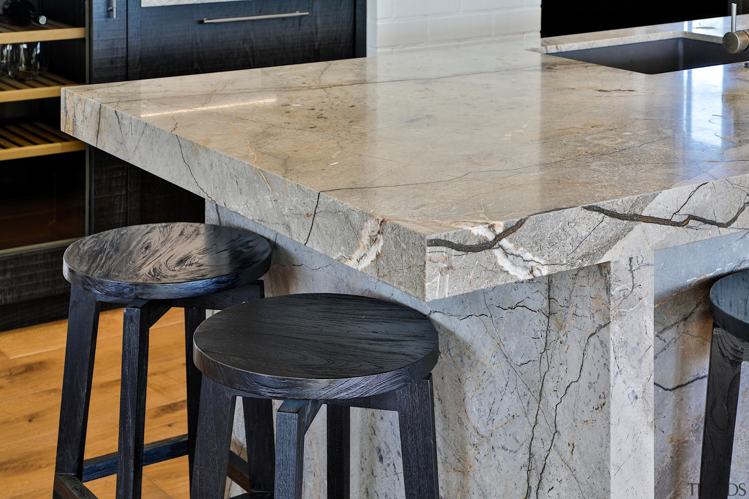 The cantilevered island benchtop allows for breakfast stools 