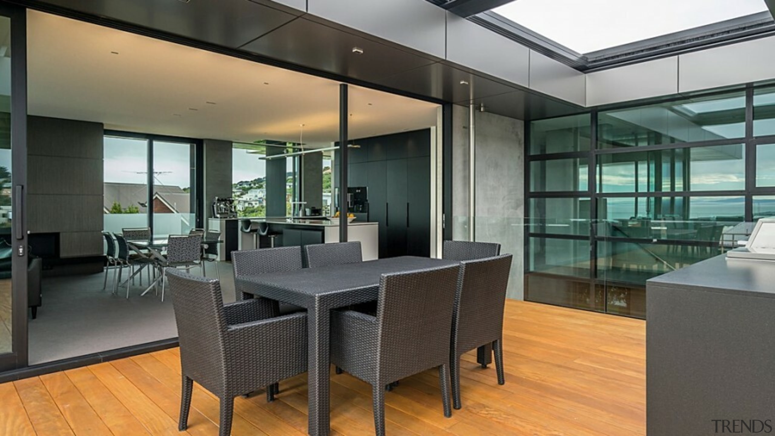 Indoors flows to outdoors – the sleek transition 