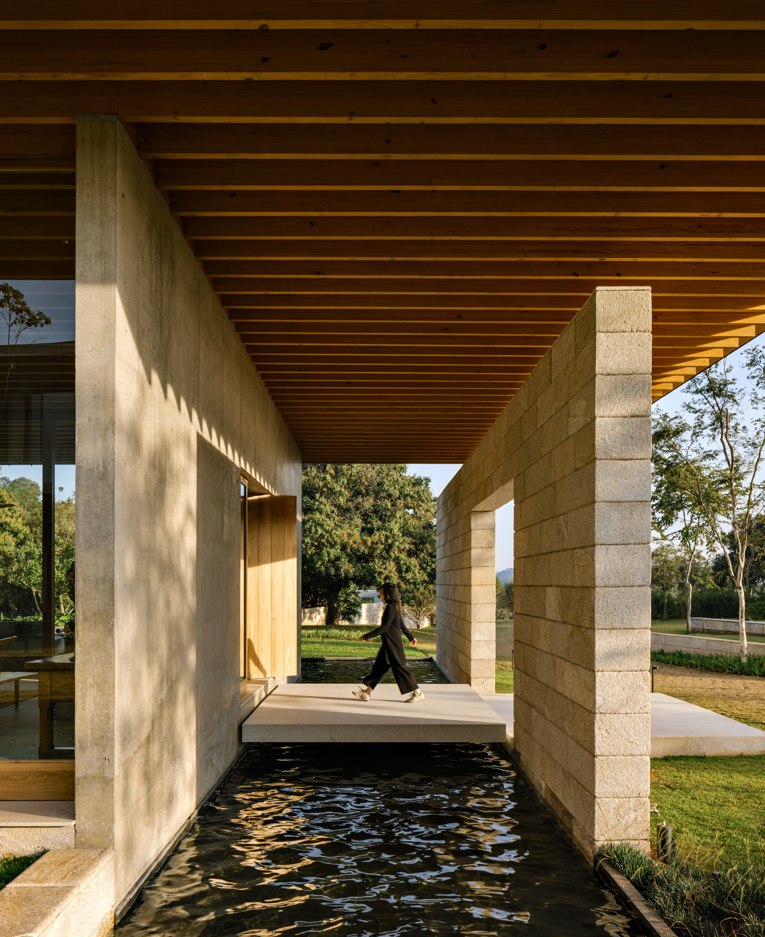 Pavilion detail – water, water everywhere. 