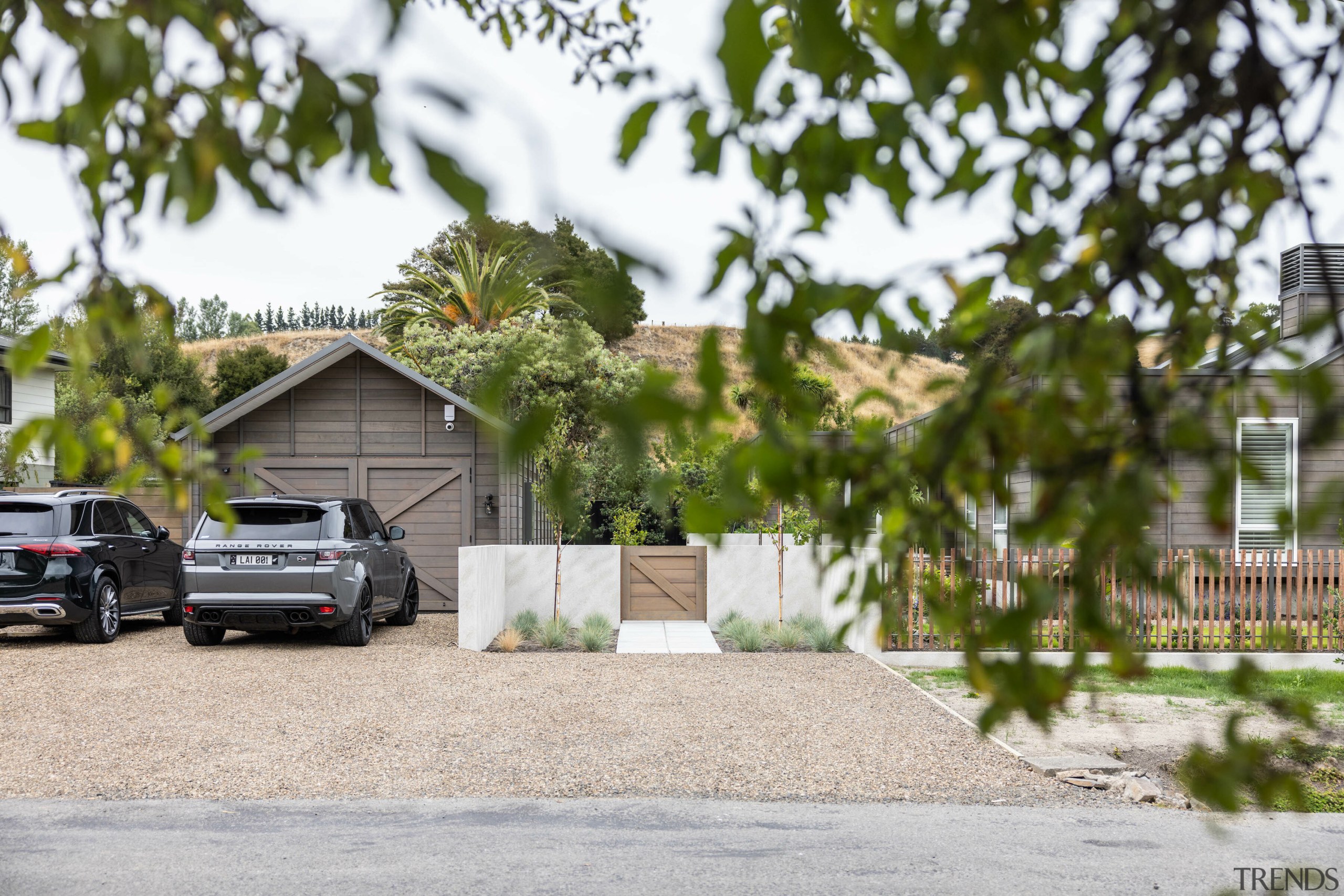 Garage and cladding. - French accent by the 