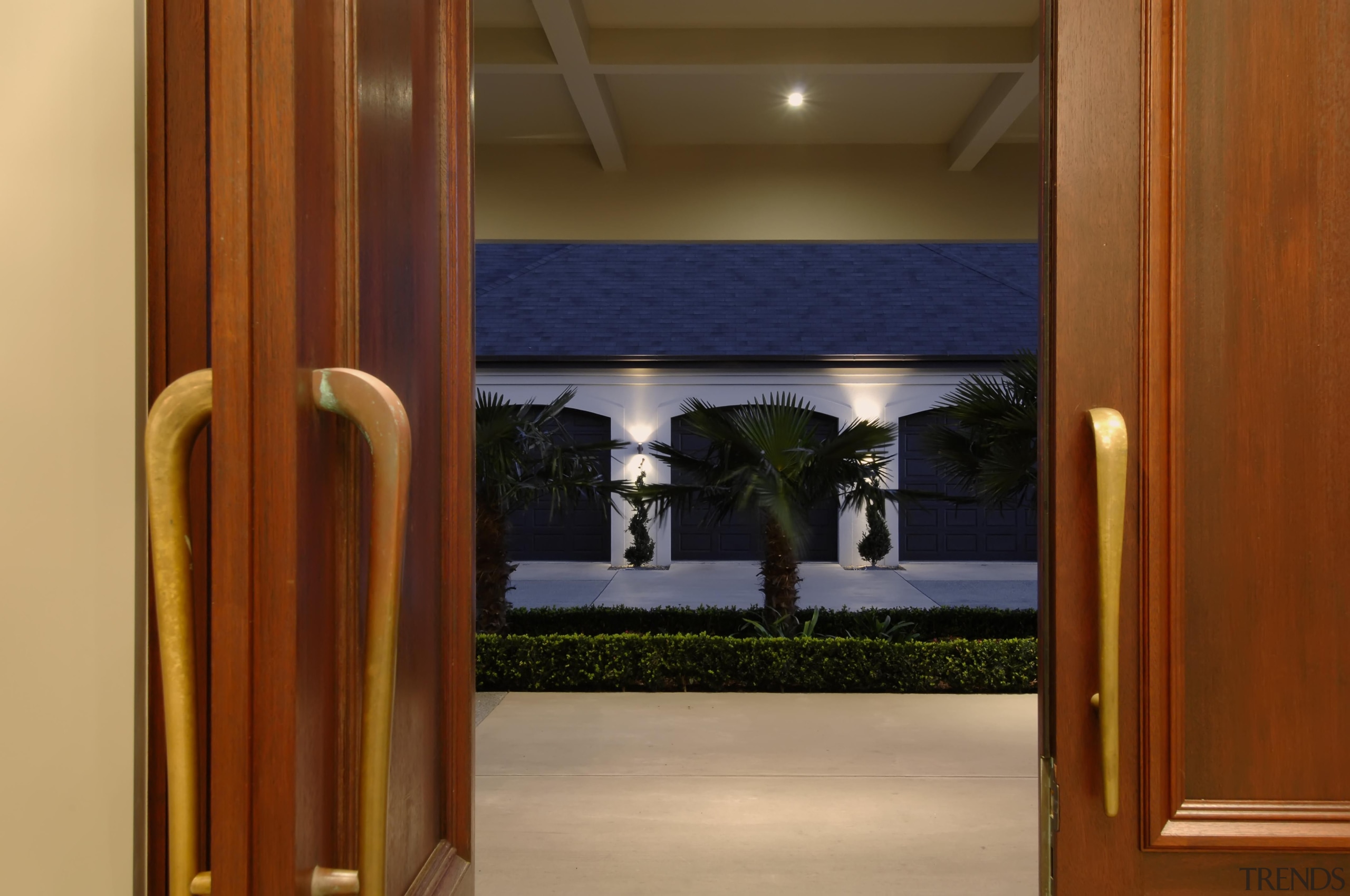 karakanew021.jpg - karakanew021.jpg - door | home | door, home, interior design, lobby, property, window, brown