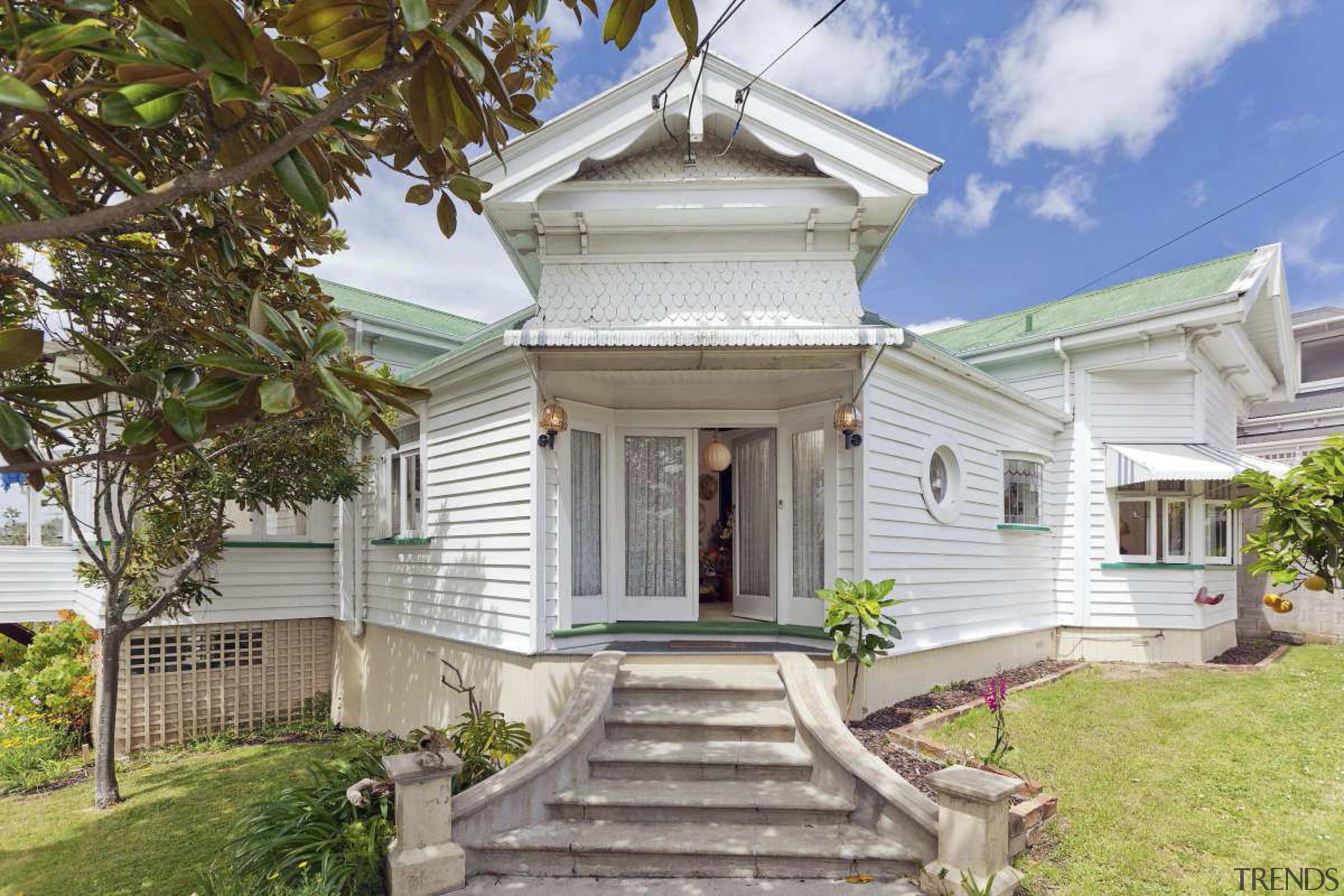 The verandas either side of the central gable building, cottage, estate, facade, historic house, home, house, mansion, property, real estate, residential area, gray