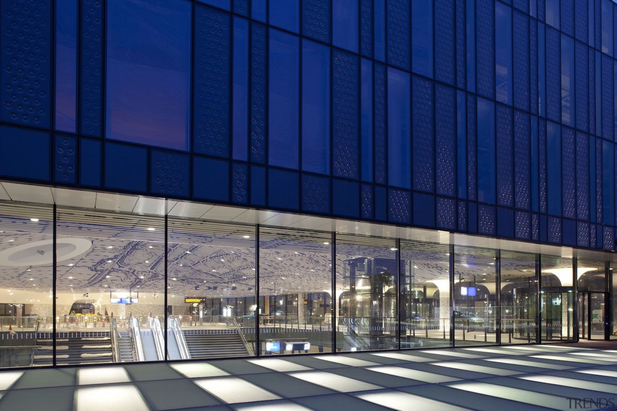 Municipal Offices and Train Station, Delft - Municipal airport terminal, architecture, building, commercial building, convention center, corporate headquarters, daylighting, daytime, facade, headquarters, leisure centre, line, metropolis, metropolitan area, mixed use, real estate, reflection, sky, structure, blue, gray