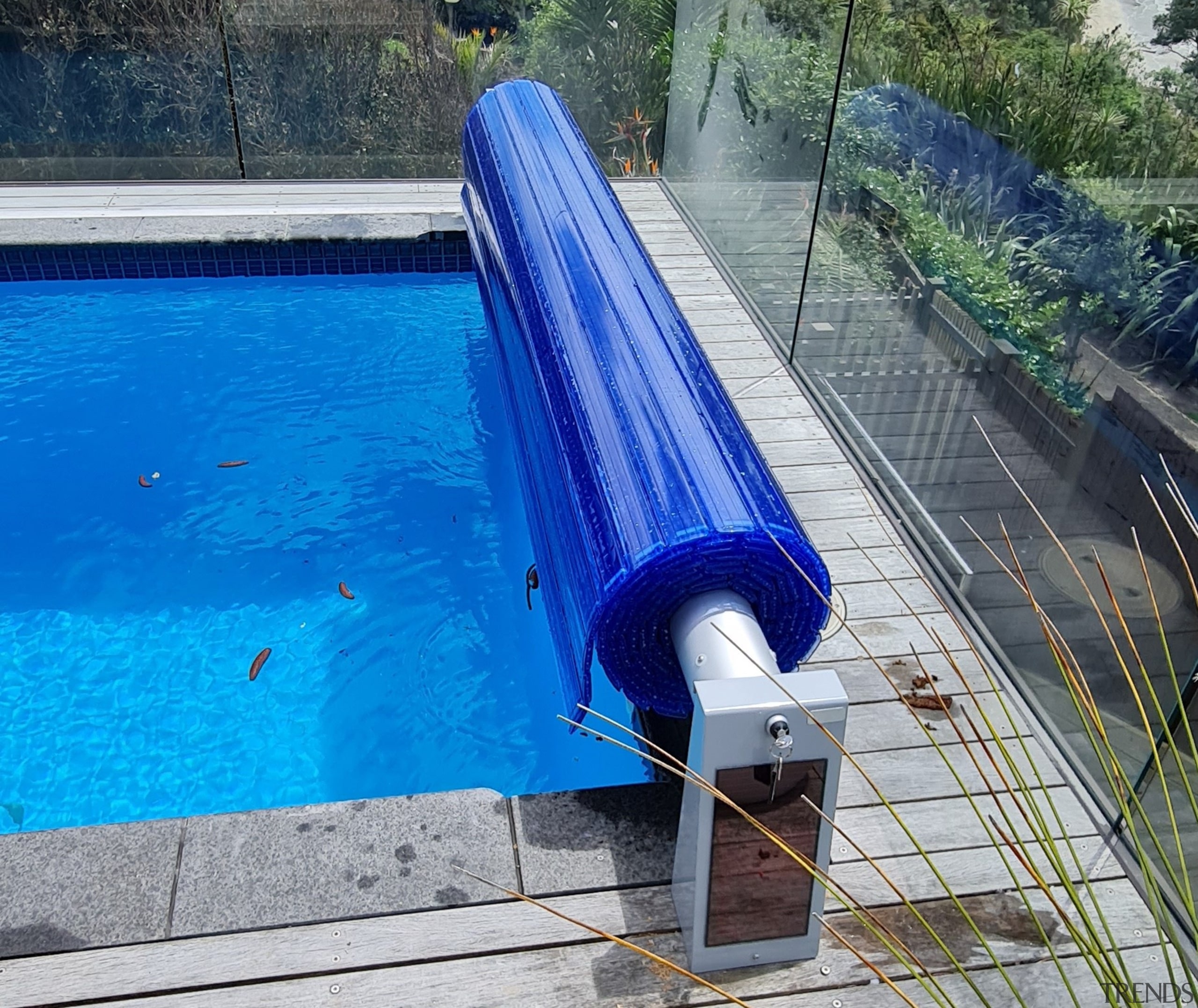 Rolleasy cover – detail. - Existing pool costly? 