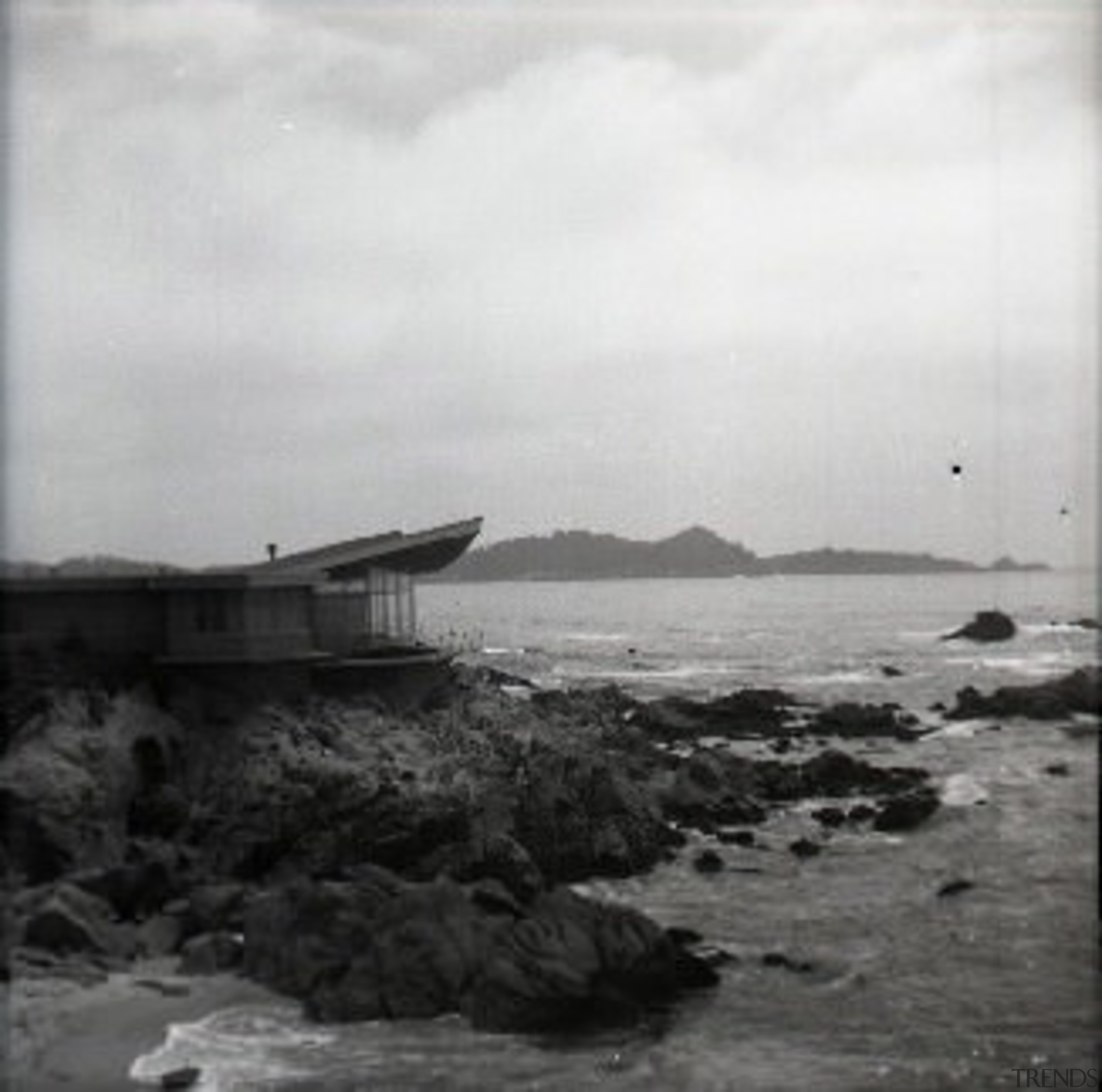 View of the oceanfront Butterfly House in Carmel beach, black and white, body of water, cloud, coast, coastal and oceanic landforms, monochrome, monochrome photography, ocean, sea, shore, sky, water, wave, white, black, gray